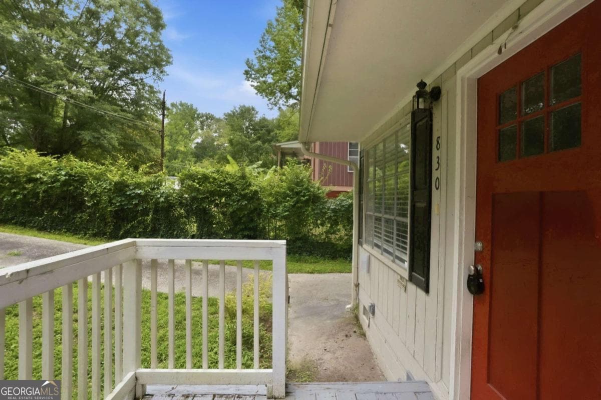 3 bedroom, 1 bathroom, 925 sq ft single family residence for sale at 830 Mercury Drive, Atlanta, GA 30331 — photo 2