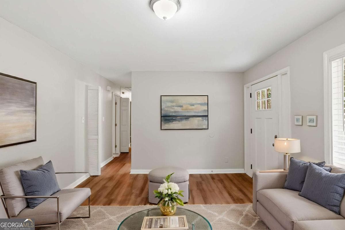 3 bedroom, 1 bathroom, 925 sq ft single family residence for sale at 830 Mercury Drive, Atlanta, GA 30331 — photo 4