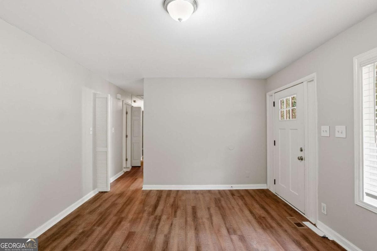 3 bedroom, 1 bathroom, 925 sq ft single family residence for sale at 830 Mercury Drive, Atlanta, GA 30331 — photo 8