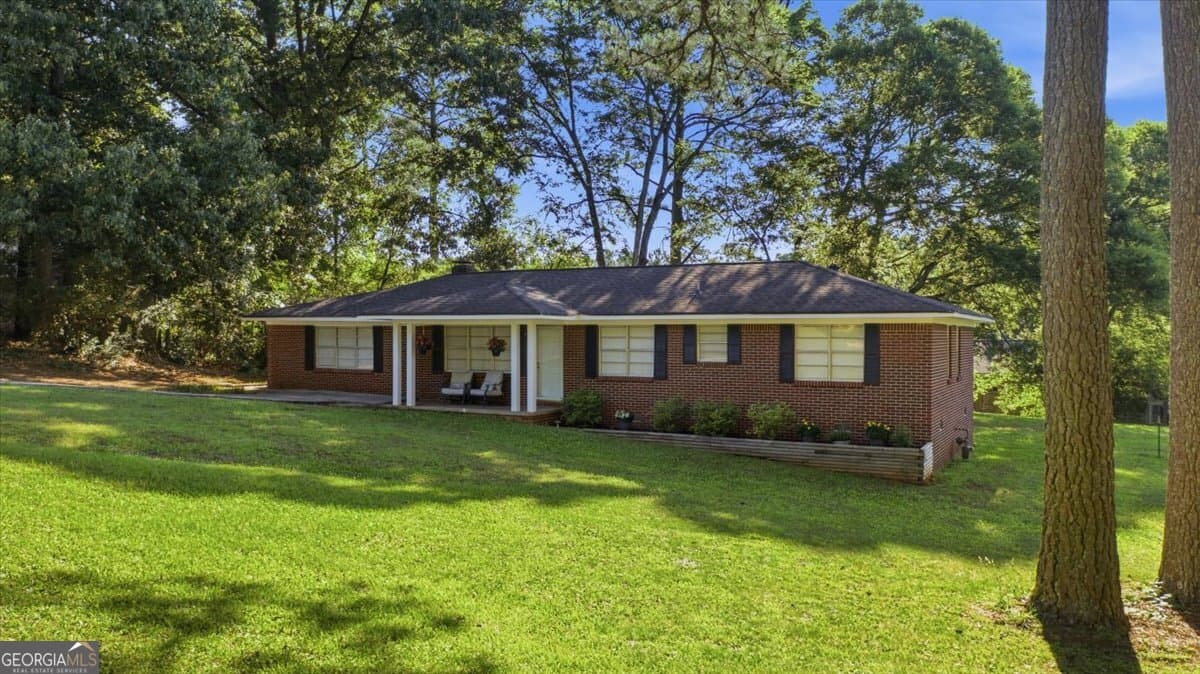 3 bedroom, 2 bathroom, 1,809 sq ft single family residence sold at 112 Pine Street, Calhoun, GA 30701