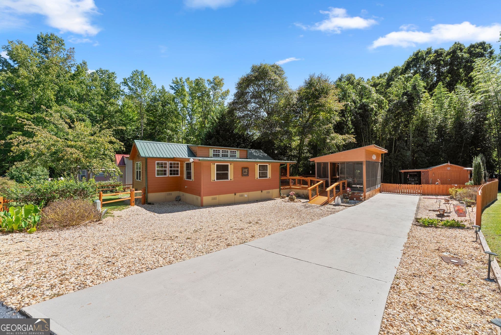 1 bedroom, 1 bathroom, 800 sq ft manufactured home,single family residence for sale at 241 Elkmont Trail, Cleveland, GA 30528 — photo 6