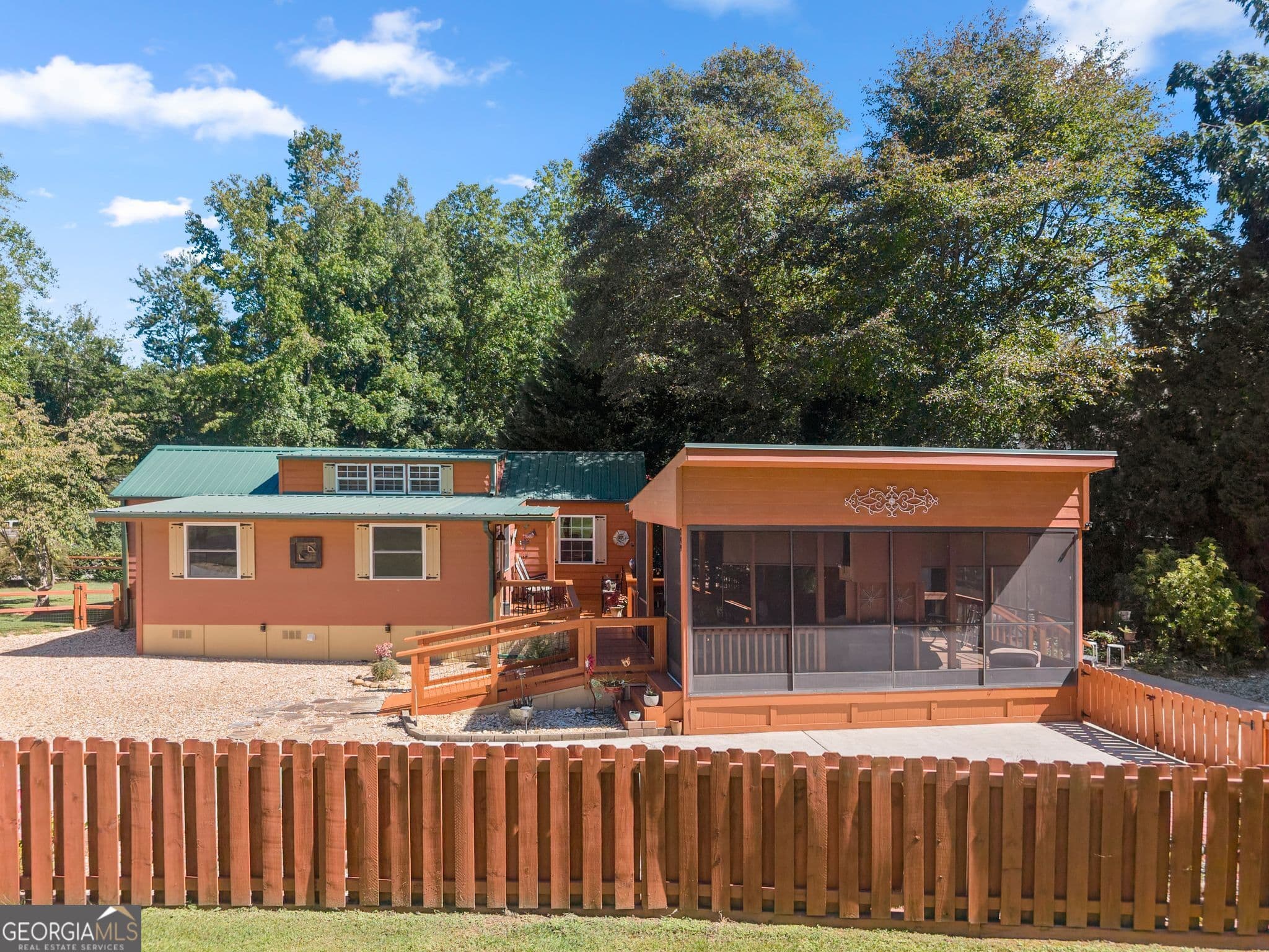 1 bedroom, 1 bathroom, 800 sq ft manufactured home,single family residence for sale at 241 Elkmont Trail, Cleveland, GA 30528 — photo 3