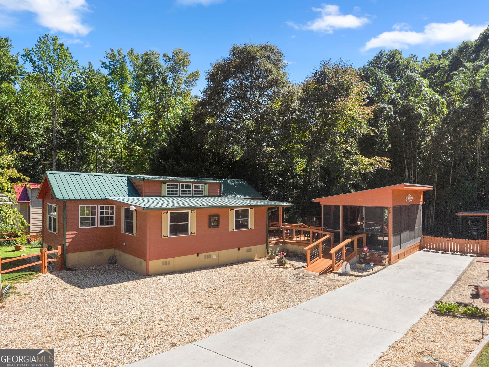 1 bedroom, 1 bathroom, 800 sq ft manufactured home,single family residence for sale at 241 Elkmont Trail, Cleveland, GA 30528 — photo 5
