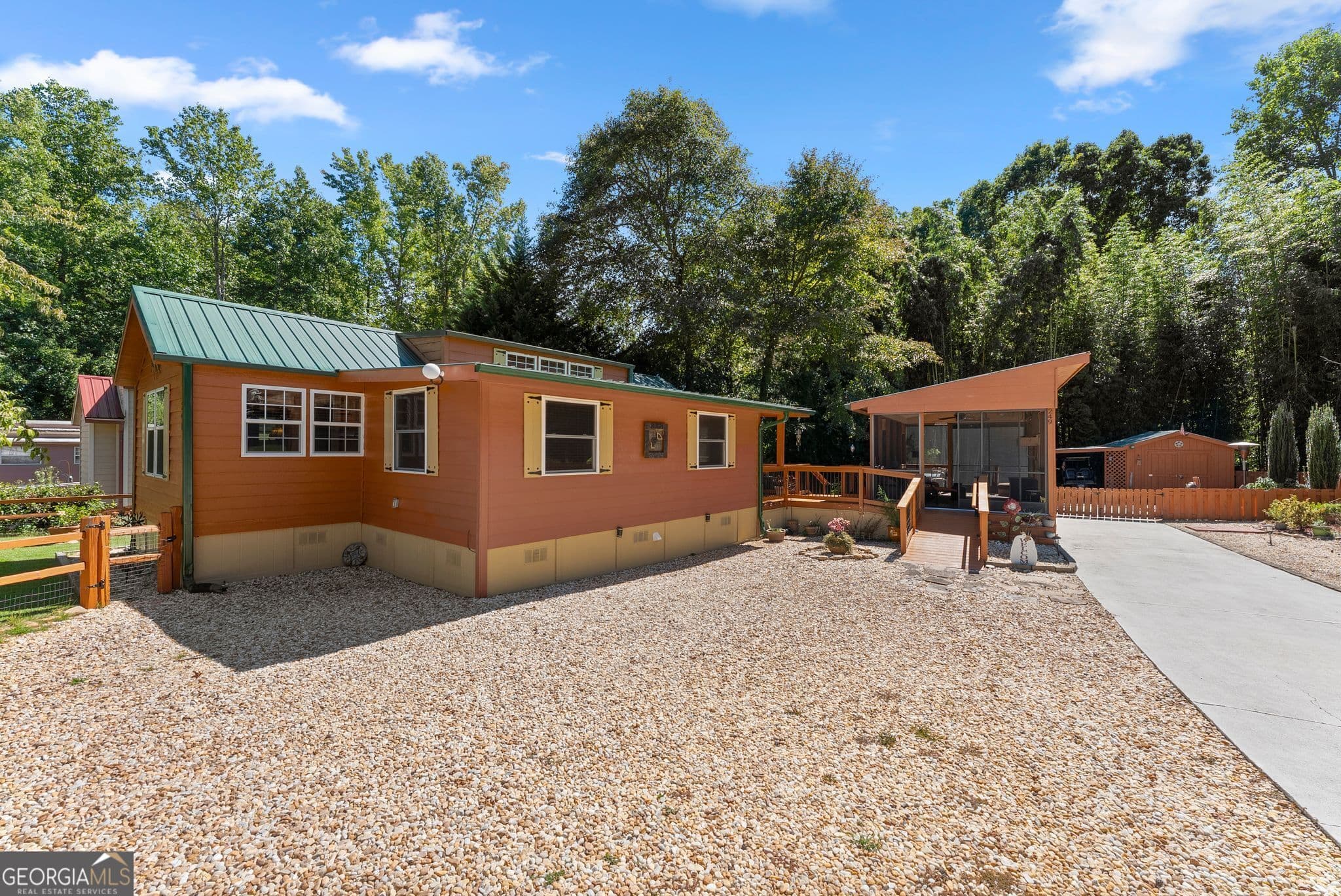 1 bedroom, 1 bathroom, 800 sq ft manufactured home,single family residence for sale at 241 Elkmont Trail, Cleveland, GA 30528 — photo 4