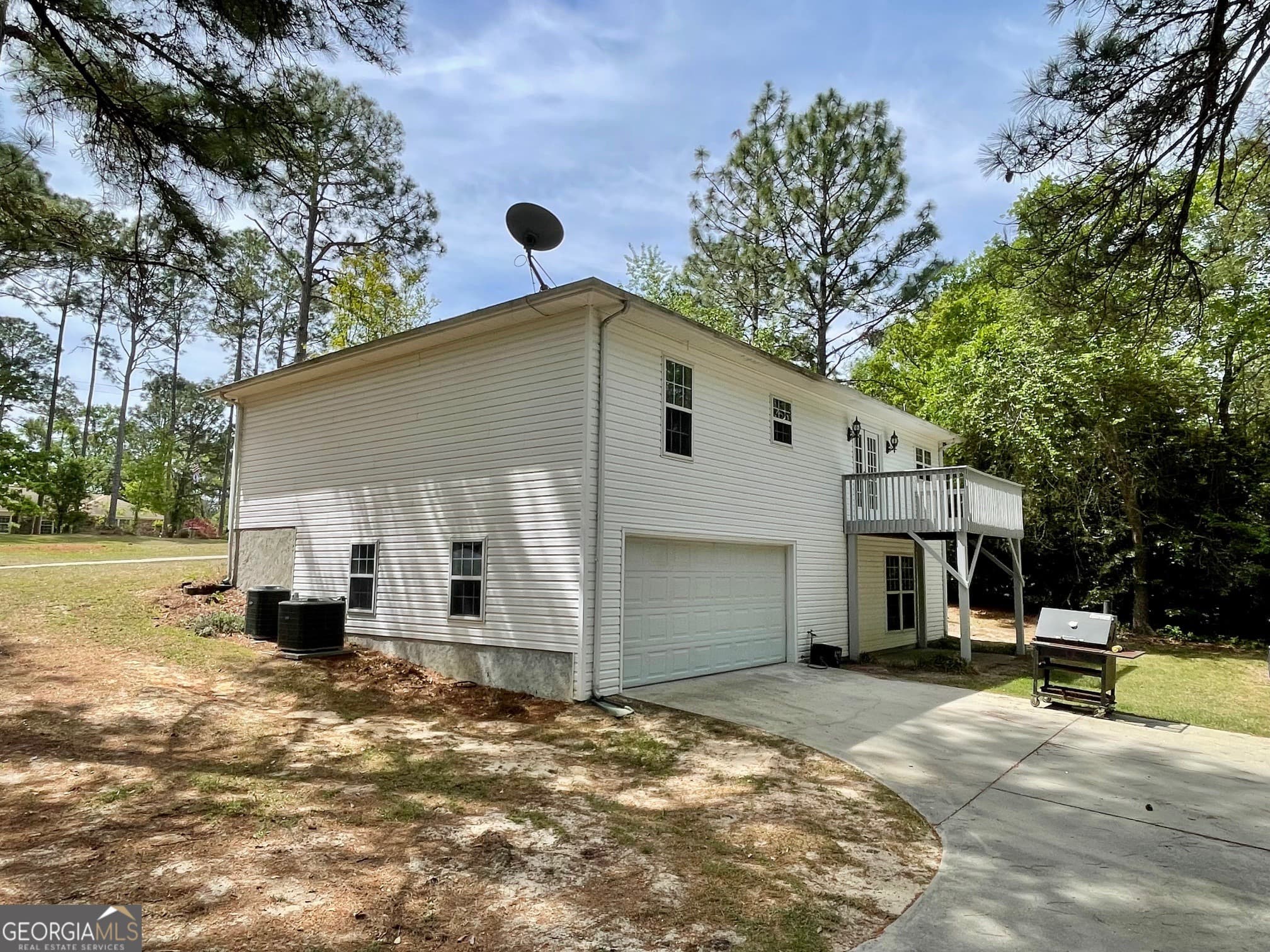 4 bedroom, 3 bathroom, 2,156 sq ft single family residence for sale at 704 Hillwood Drive, Statesboro, GA 30458 — photo 2