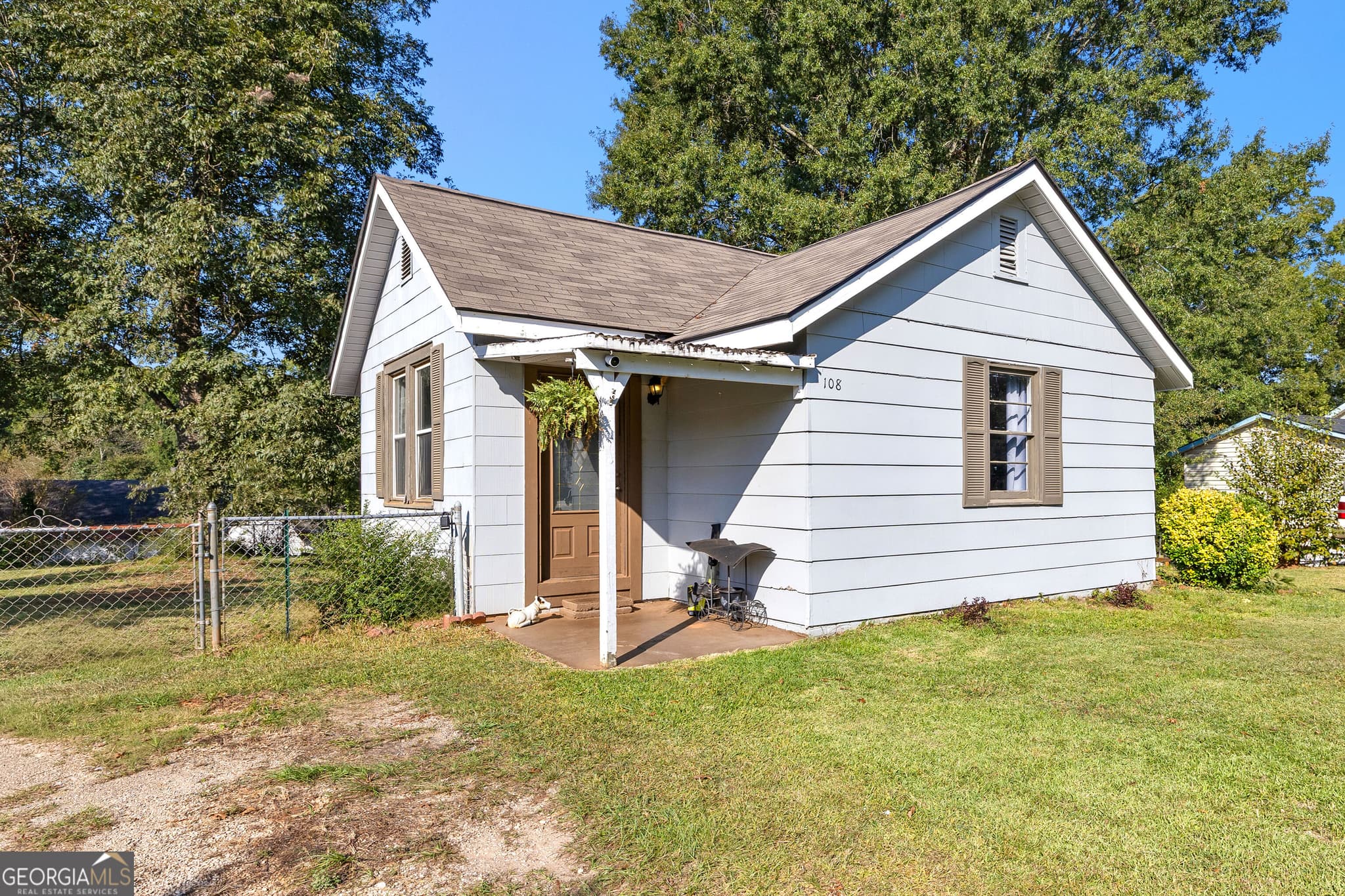 2 bedroom, 1 bathroom, 1,000 sq ft single family residence for sale at 108 Maple Street, Valley, AL 36854 — photo 1 of 26