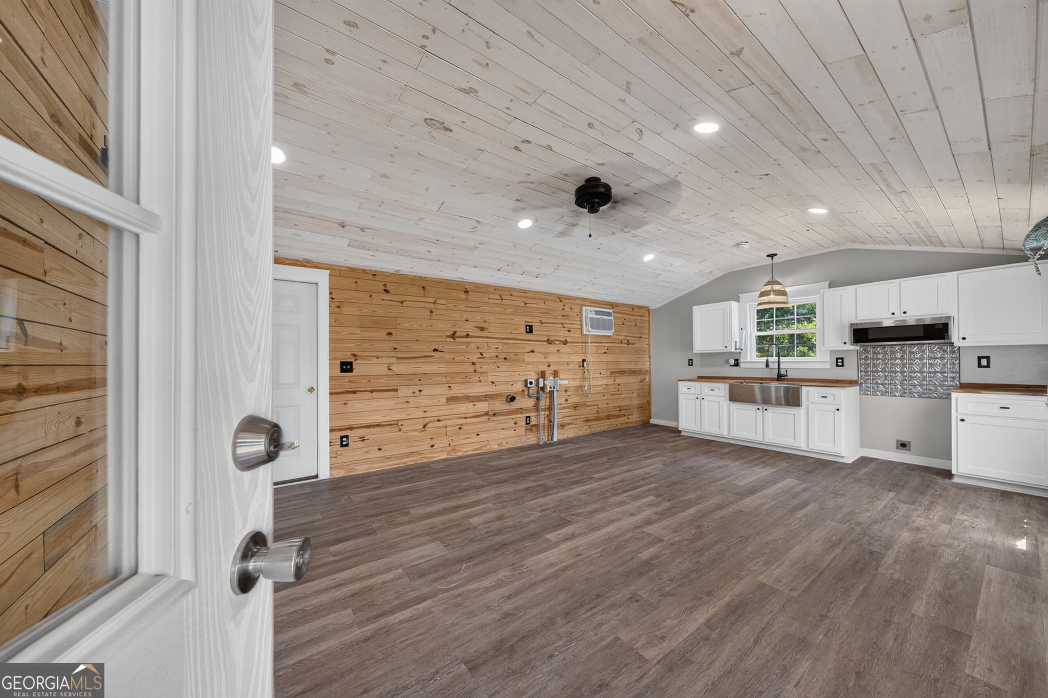 1 bedroom, 1 bathroom, 680 sq ft manufactured home,single family residence for sale at 11381 Georgia 18, Gordon, GA 31031 — photo 5