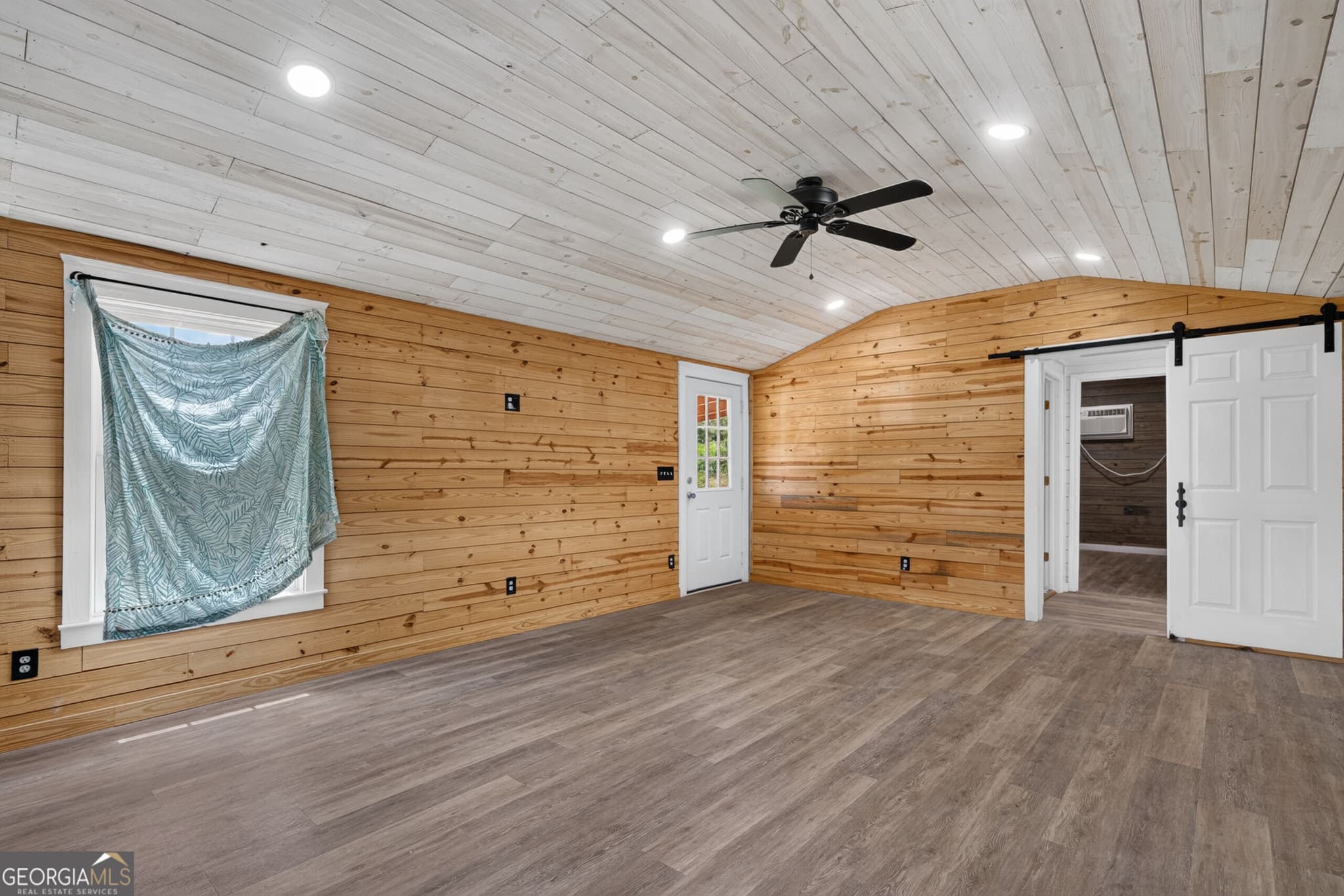 1 bedroom, 1 bathroom, 680 sq ft manufactured home,single family residence for sale at 11381 Georgia 18, Gordon, GA 31031 — photo 10