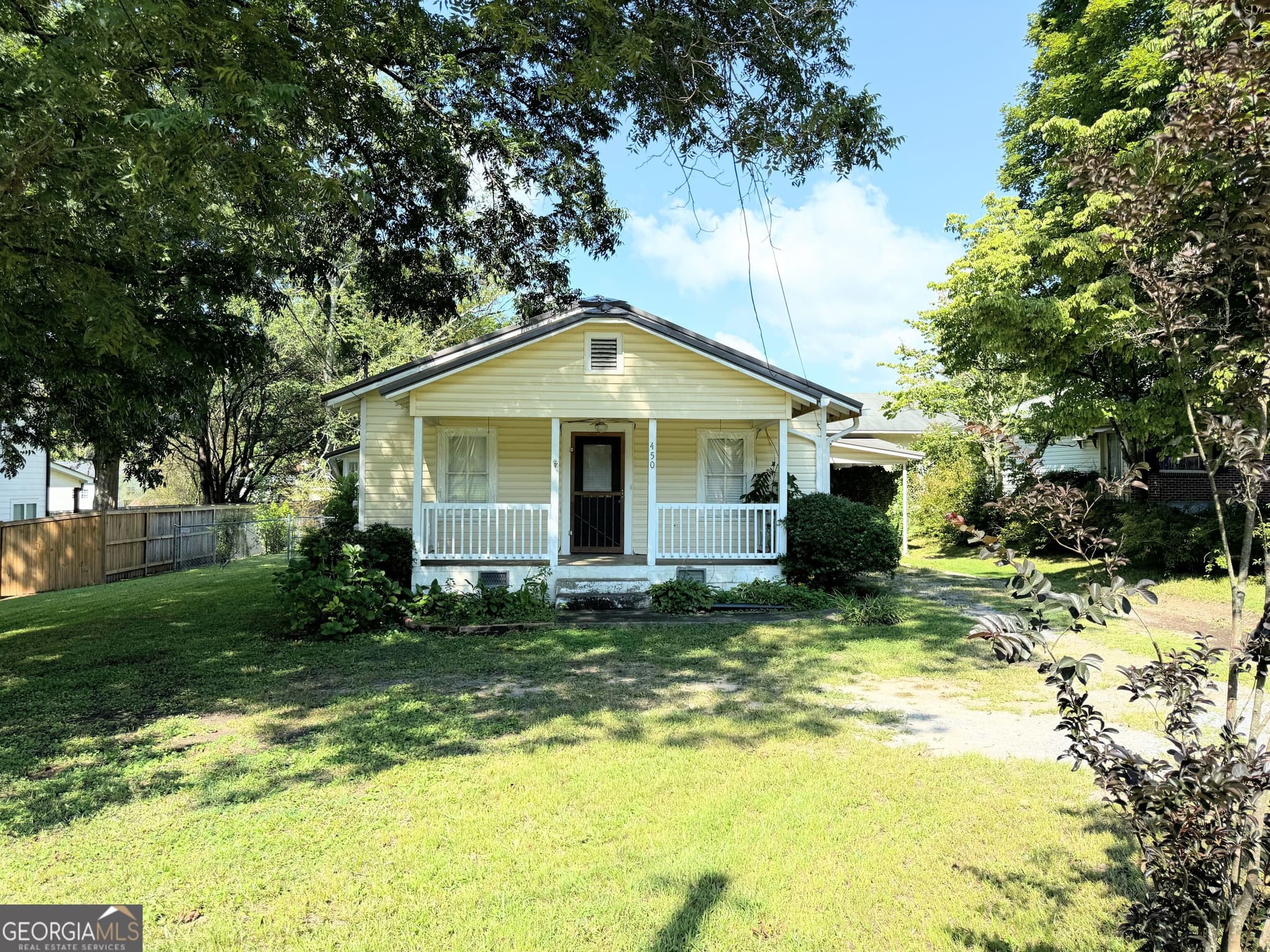 2 bedroom, 1 bathroom, 990 sq ft single family residence for sale at 450 Bowdon Street, Tallapoosa, GA 30176