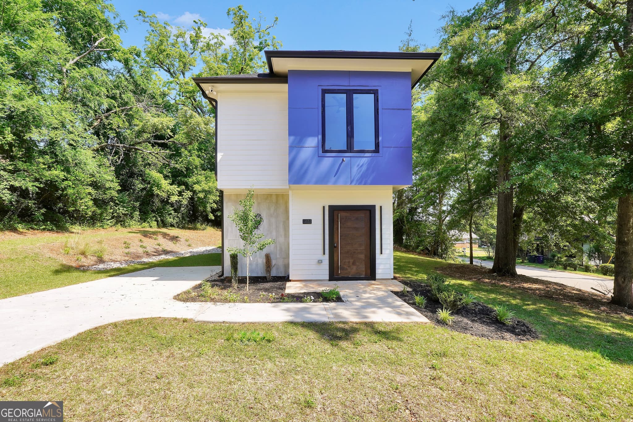 3 bedroom, 3 bathroom, 1,417 sq ft single family residence sold at 233 E Tinsley Street, Griffin, GA 30223
