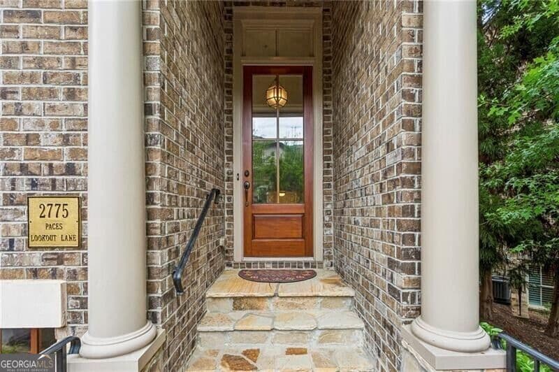 4 bedroom, 4.5 bathroom townhouse for sale at 2775 Paces Lookout Lane, Atlanta, GA 30339 — photo 2