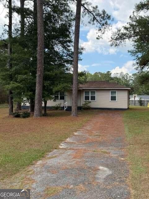 3 bedroom, 2 bathroom, 1,236 sq ft single family residence for sale at 99 Hill Lane, Sandersville, GA 31082