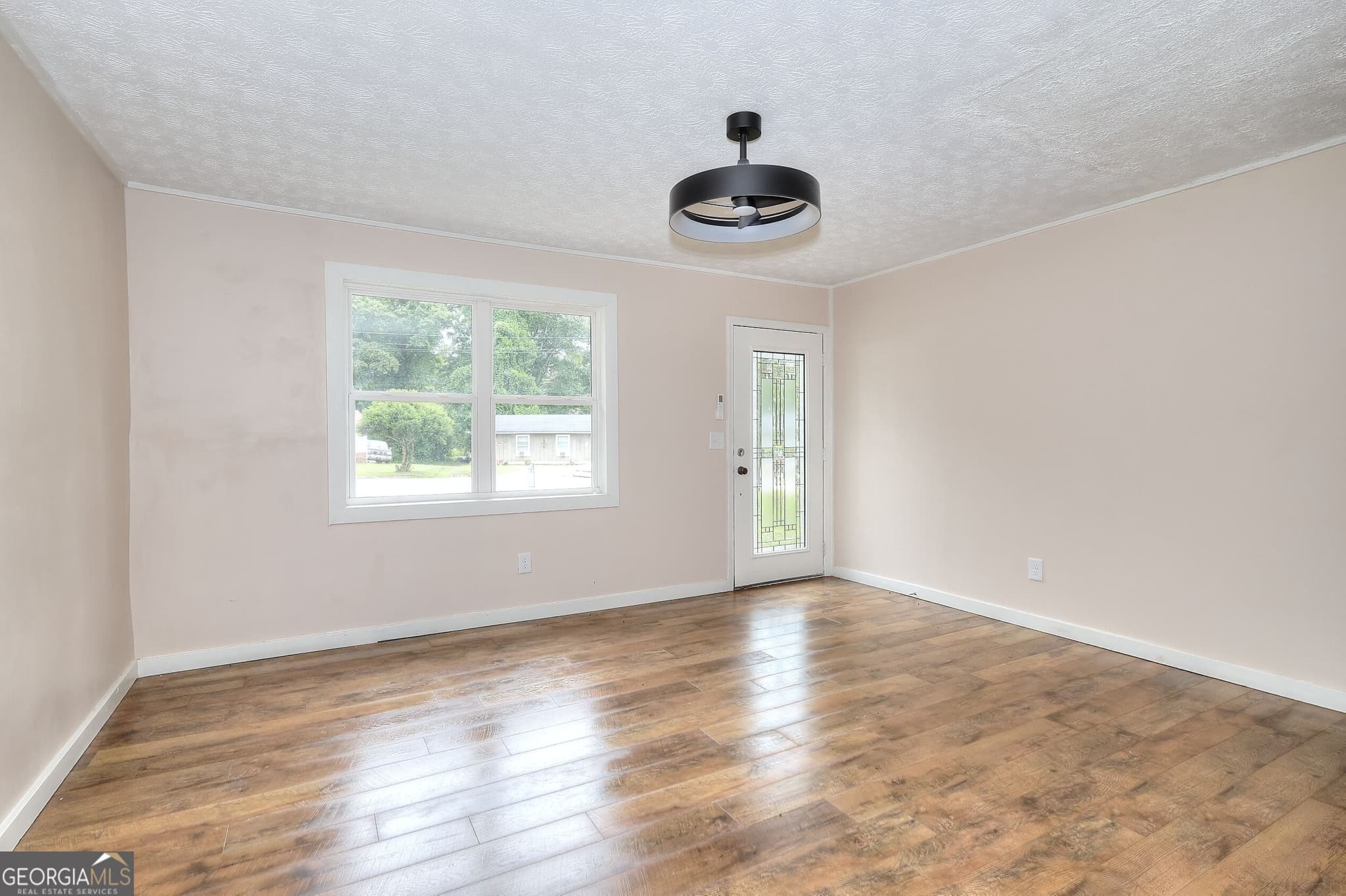 3 bedroom, 1 bathroom, 960 sq ft single family residence for sale at 21 Duke Circle, Winder, GA 30680 — photo 2