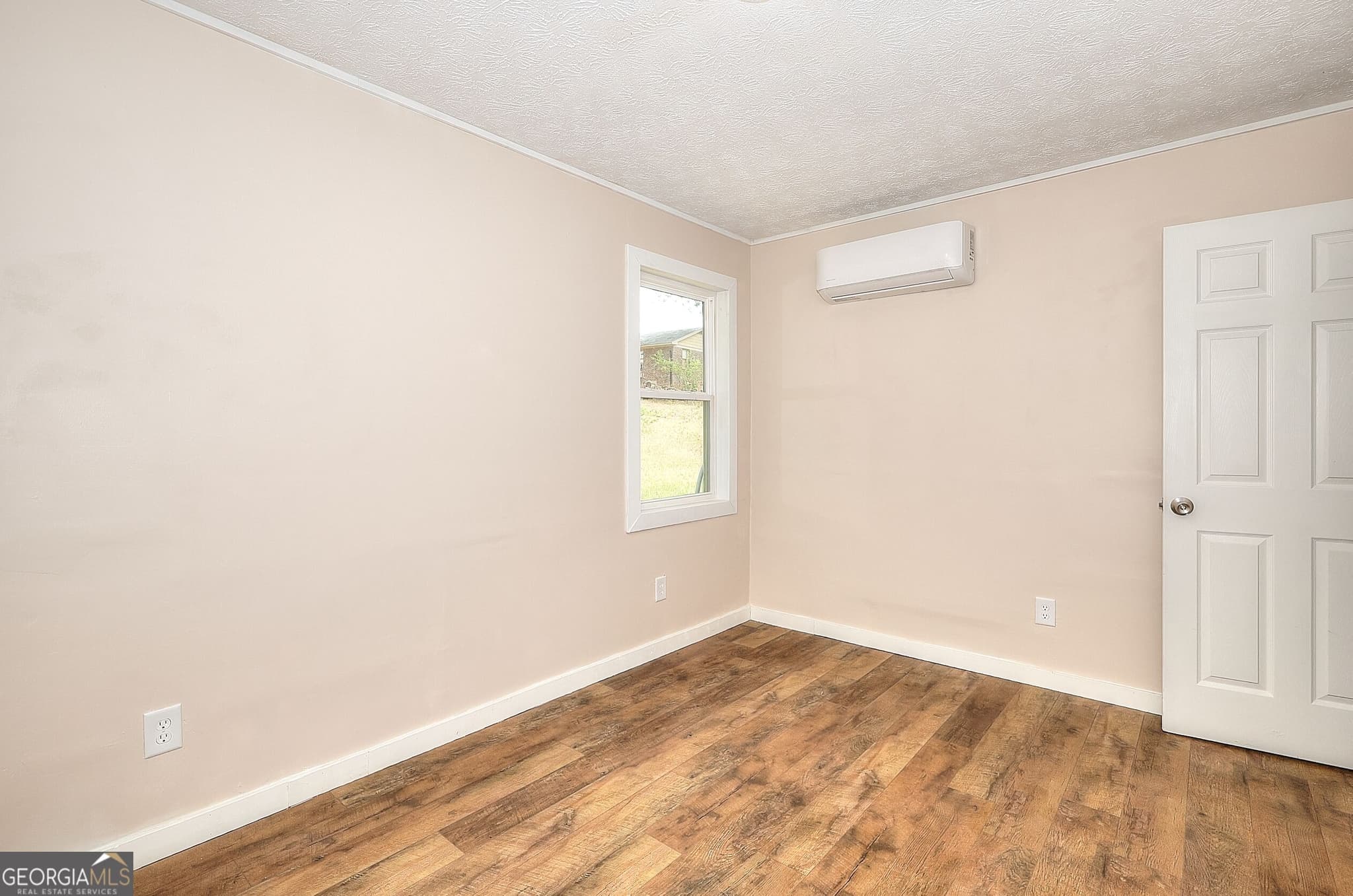 3 bedroom, 1 bathroom, 960 sq ft single family residence for sale at 21 Duke Circle, Winder, GA 30680 — photo 6