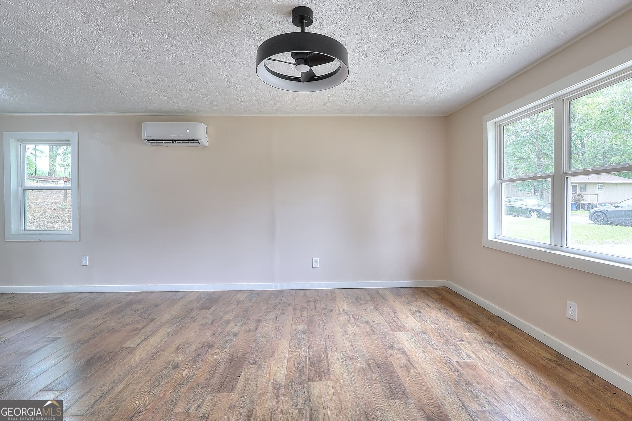 3 bedroom, 1 bathroom, 960 sq ft single family residence for sale at 21 Duke Circle, Winder, GA 30680 — photo 3