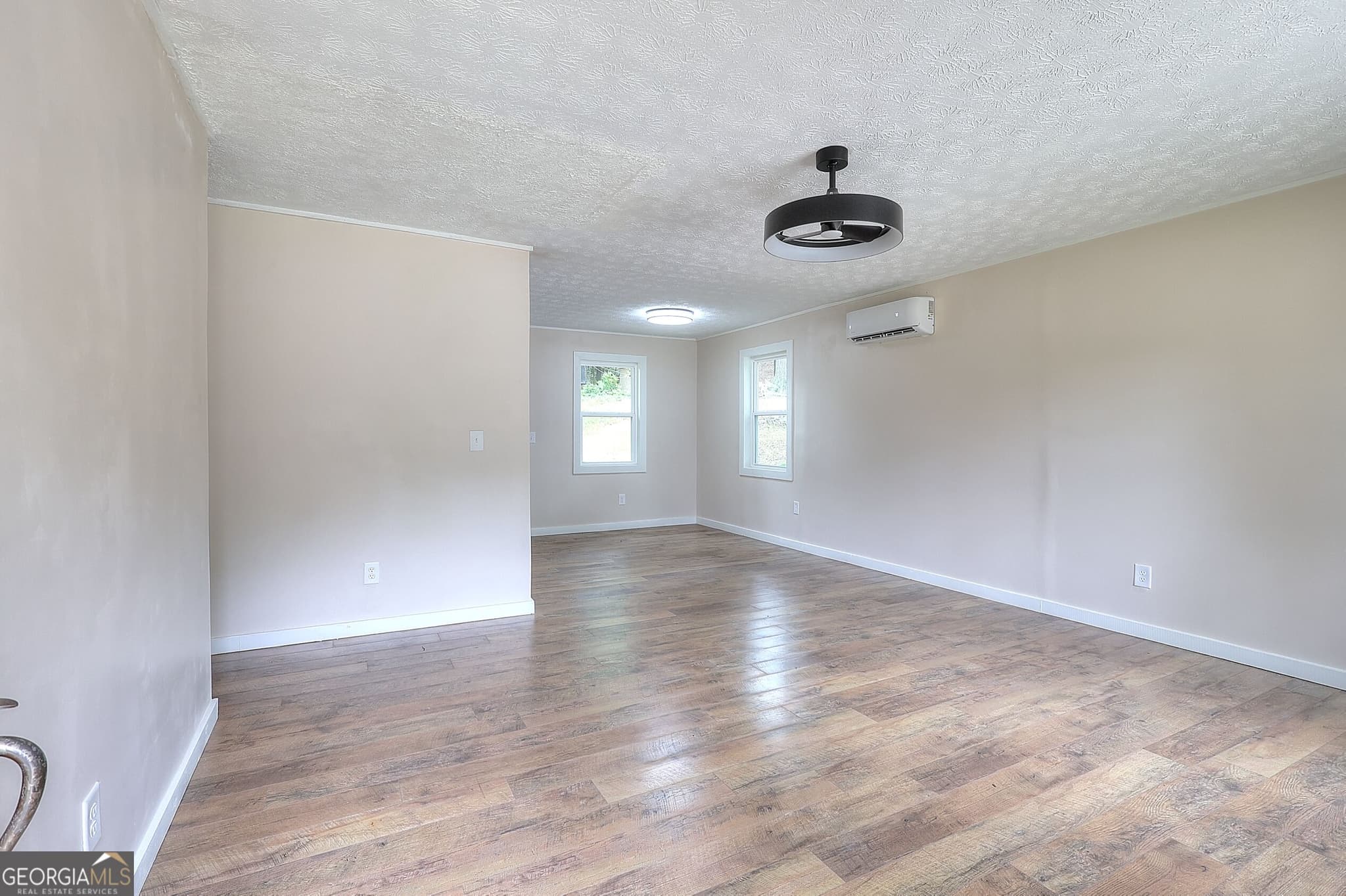 3 bedroom, 1 bathroom, 960 sq ft single family residence for sale at 21 Duke Circle, Winder, GA 30680 — photo 4