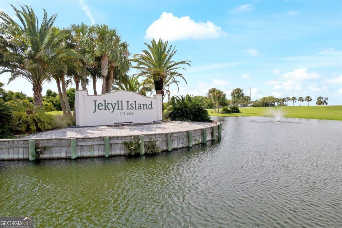 6 bedroom, 5 bathroom, 5,420 sq ft single family residence for sale at 9 Austin Lane, Jekyll Island, GA 31527 — photo 3