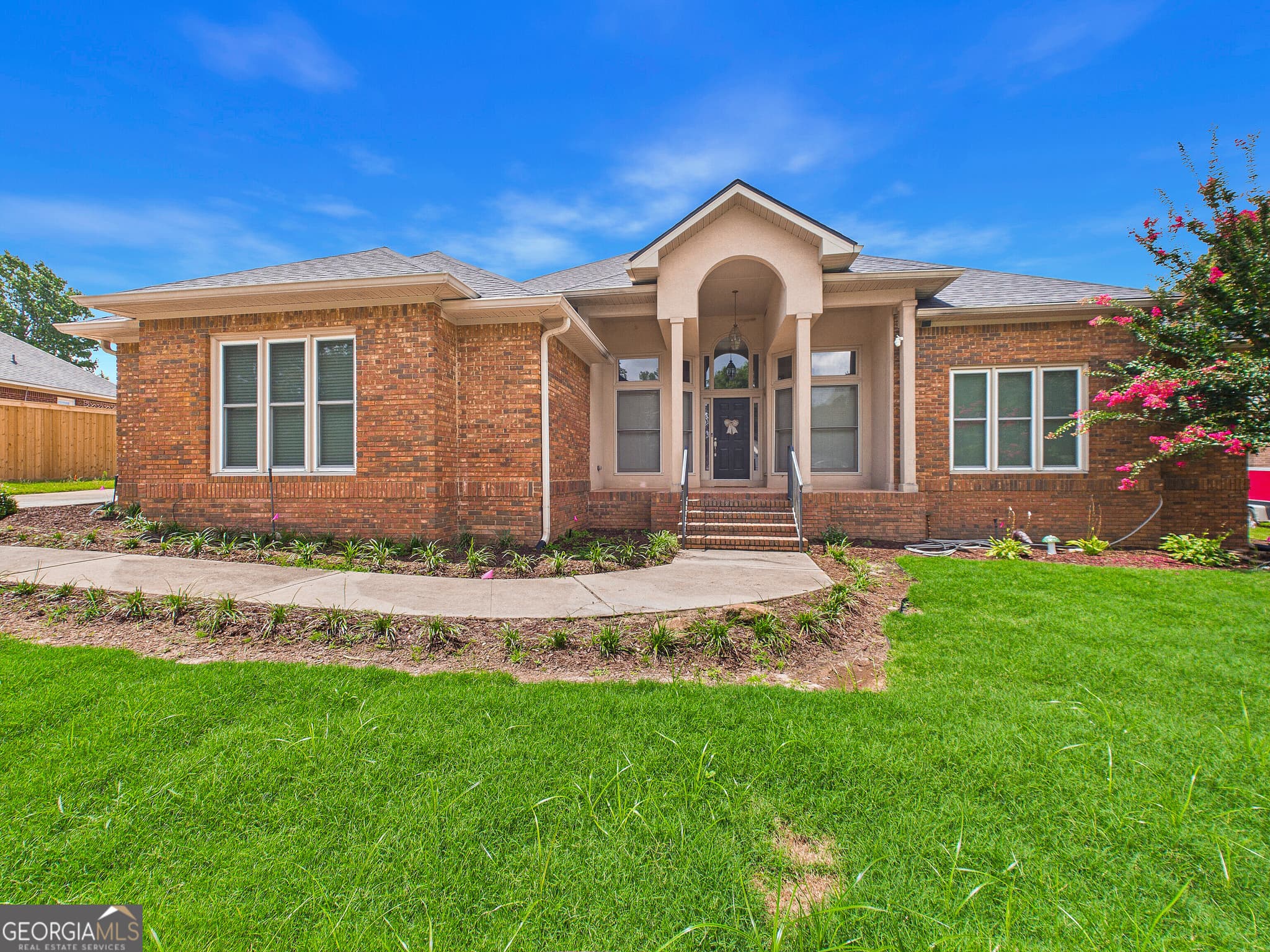 3 bedroom, 2.5 bathroom, 2,820 sq ft single family residence for sale at 115 Raintree Drive, Warner Robins, GA 31088 — photo 2