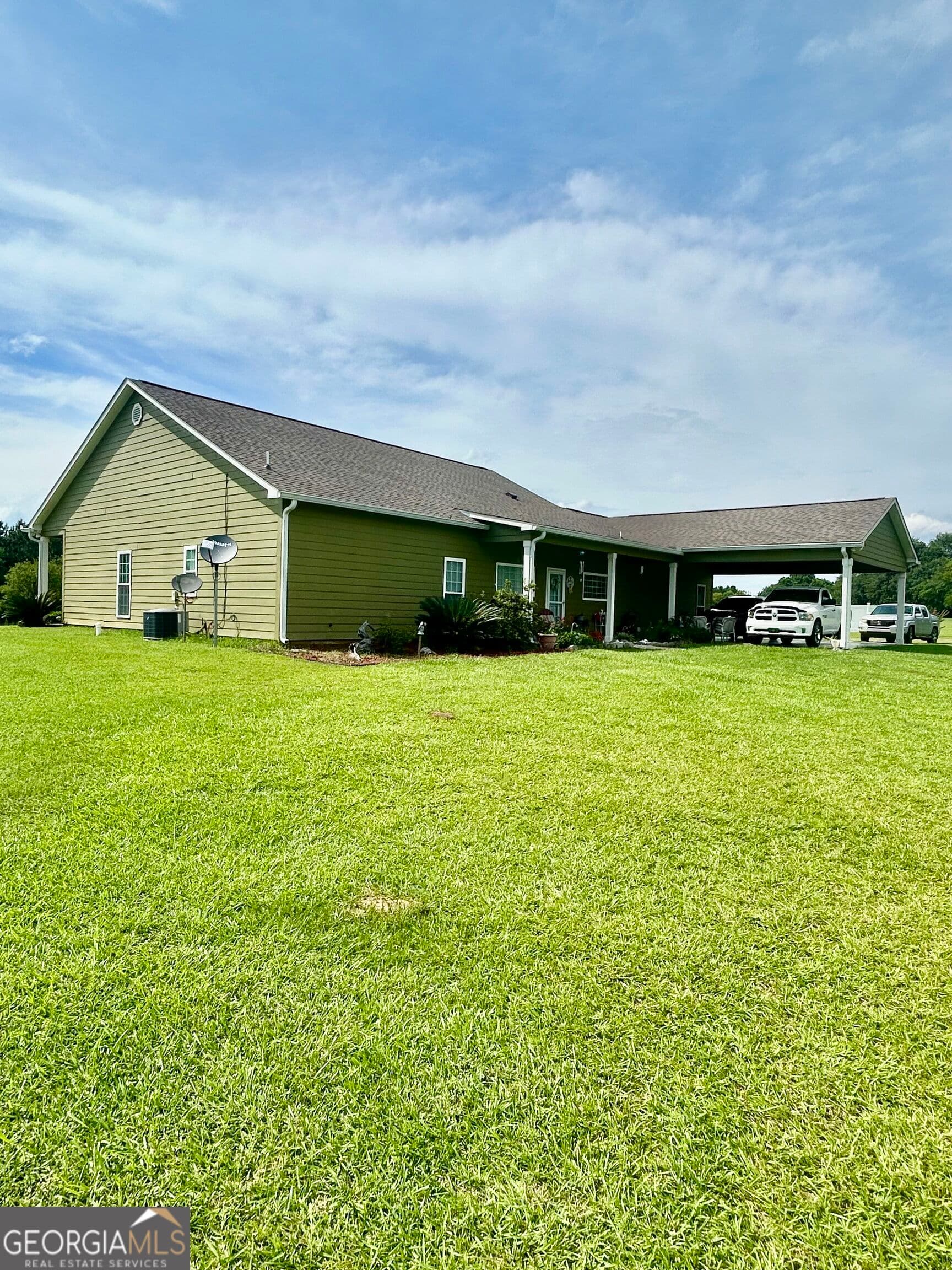 4 bedroom, 3 bathroom single family residence under contract at 3858 Sapps Lake Rdn/A N/A, Enigma, GA 31749 — photo 2