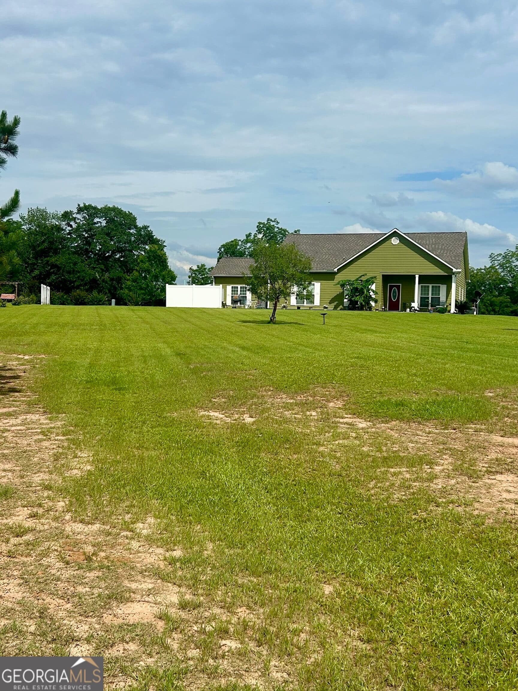 4 bedroom, 3 bathroom single family residence under contract at 3858 Sapps Lake Rdn/A N/A, Enigma, GA 31749 — photo 3