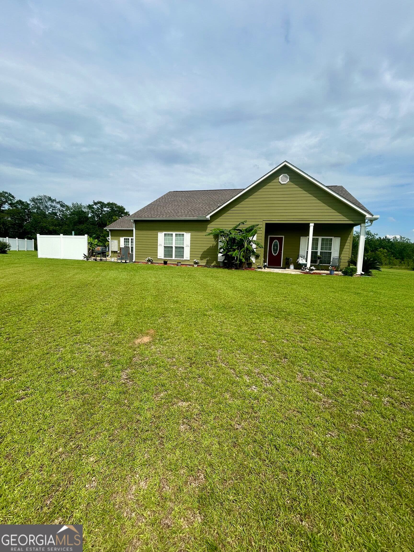 4 bedroom, 3 bathroom single family residence under contract at 3858 Sapps Lake Rdn/A N/A, Enigma, GA 31749 — photo 4