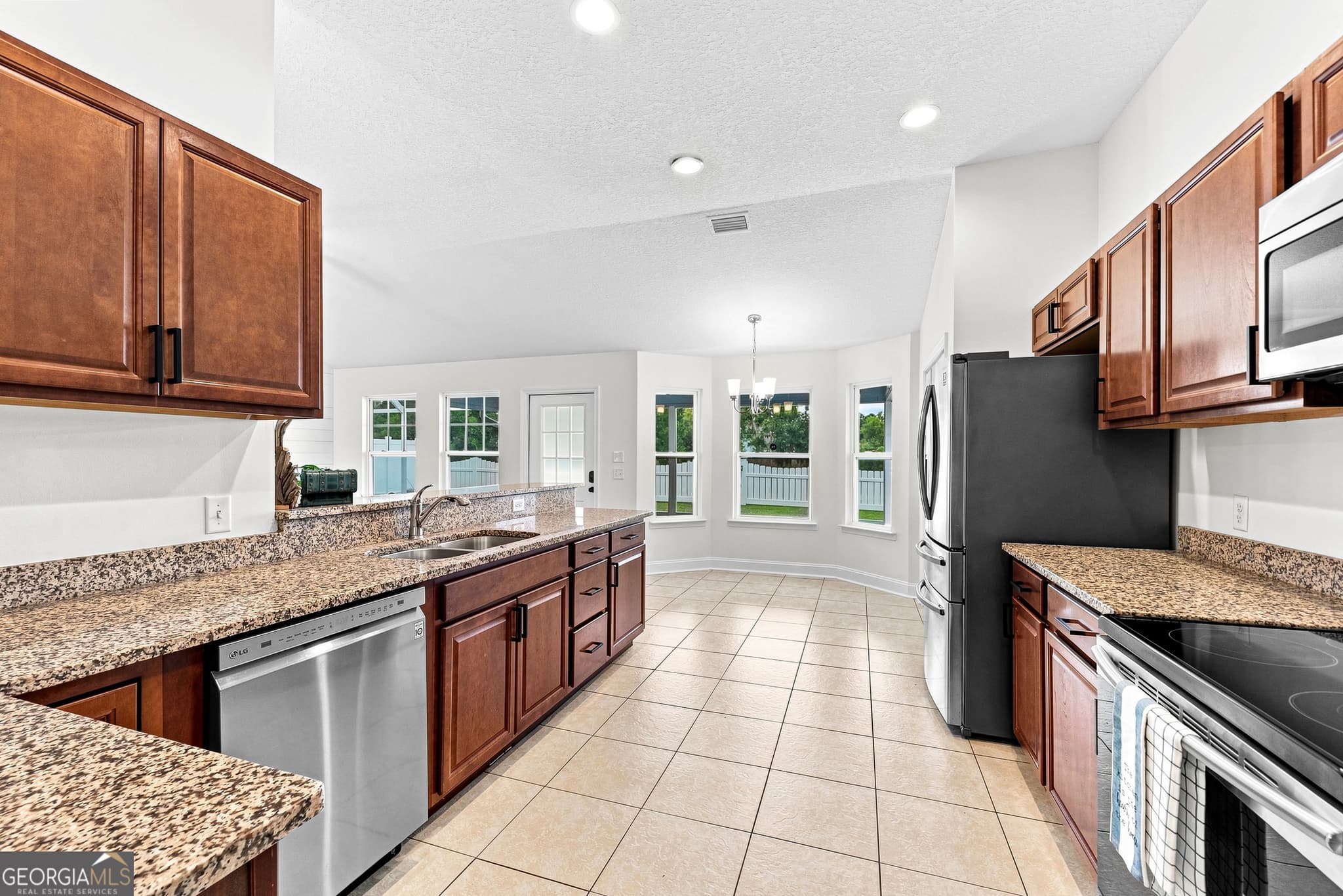 4 bedroom, 2.5 bathroom, 1,955 sq ft single family residence for sale at 234 Hide Away Lake Drive, Kingsland, GA 31548 — photo 7