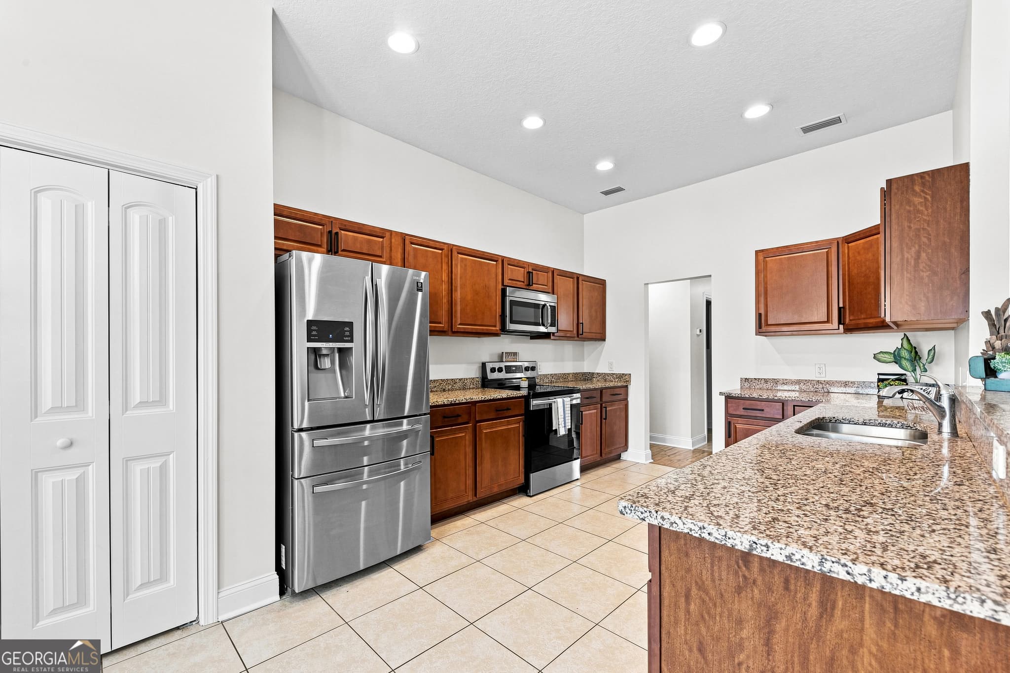 4 bedroom, 2.5 bathroom, 1,955 sq ft single family residence for sale at 234 Hide Away Lake Drive, Kingsland, GA 31548 — photo 9