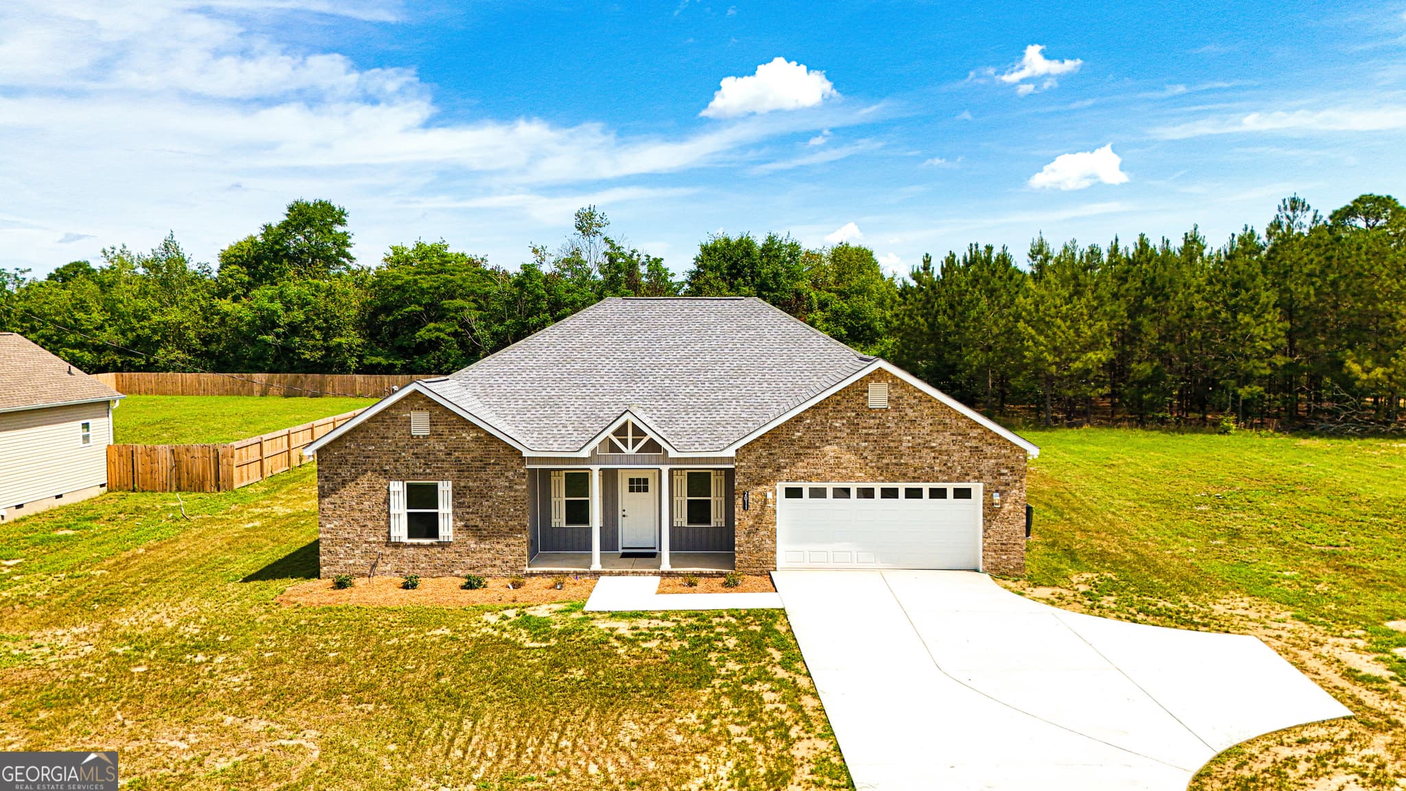 4 bedroom, 3 bathroom, 2,023 sq ft single family residence sold at 2011 Griffin Road, Macon, GA 31216