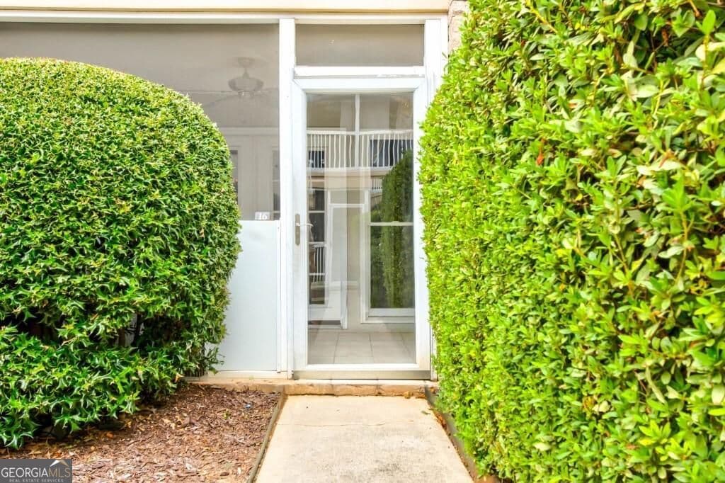 2 bedroom, 2 bathroom, 1,176 sq ft condominium for rent at 346 Carpenter Drive APT 16, Sandy Springs, GA 30328 for $1,895 a month — photo 5