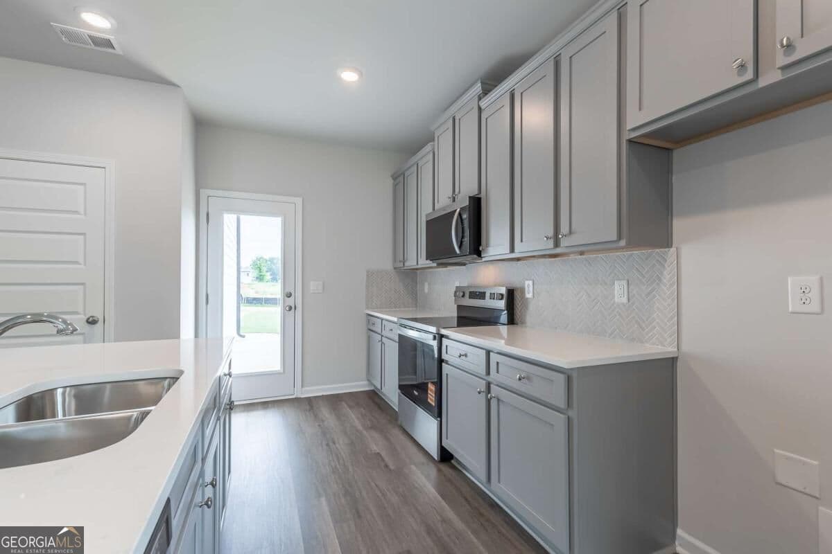 3 bedroom, 2.5 bathroom, 1,810 sq ft single family residence for sale at 607 Cantor Way, Monroe, GA 30655 — photo 8