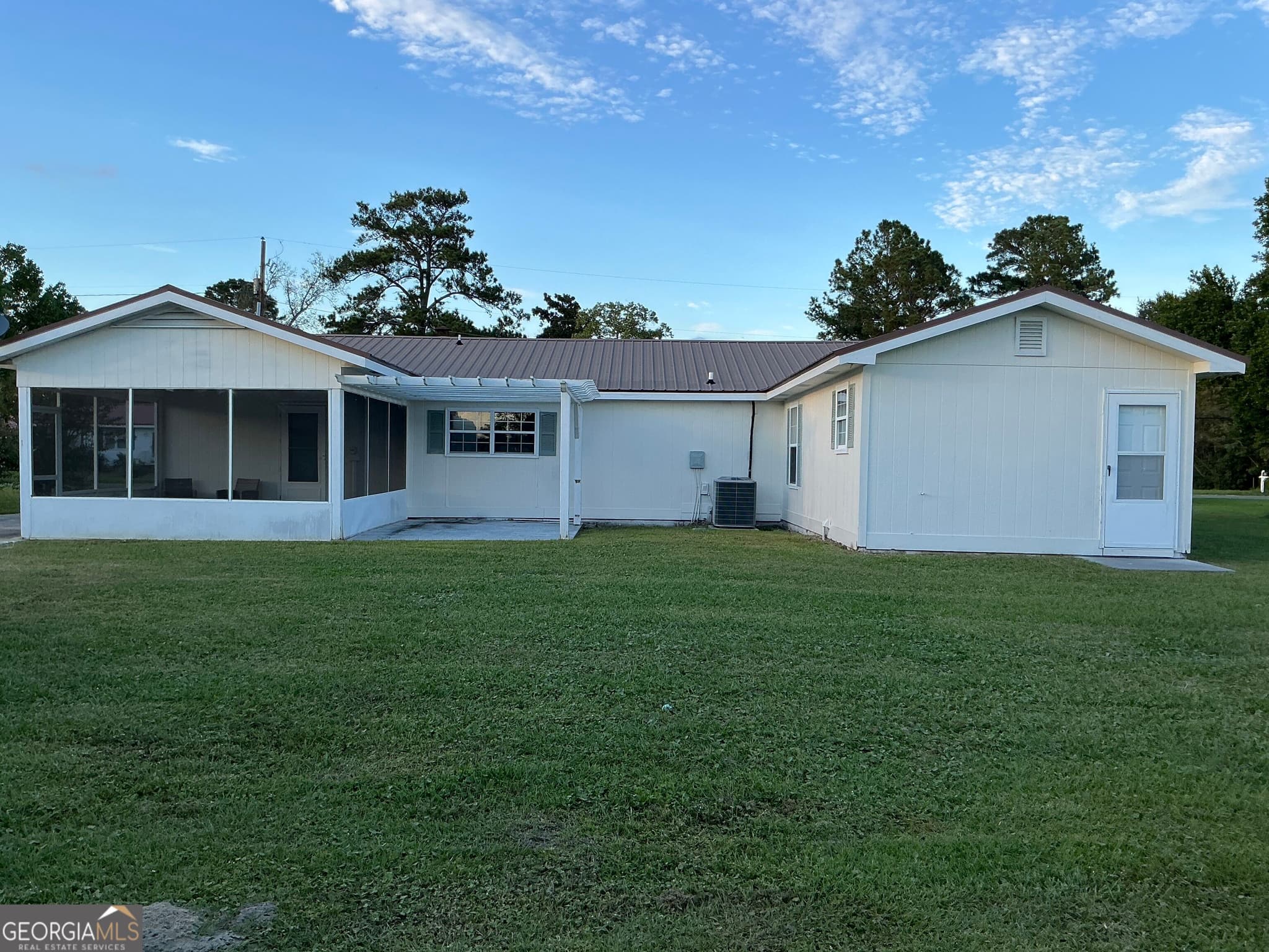 3 bedroom, 2 bathroom, 2,032 sq ft single family residence for sale at 1925 Elaine Avenue, Waycross, GA 31503 — photo 2
