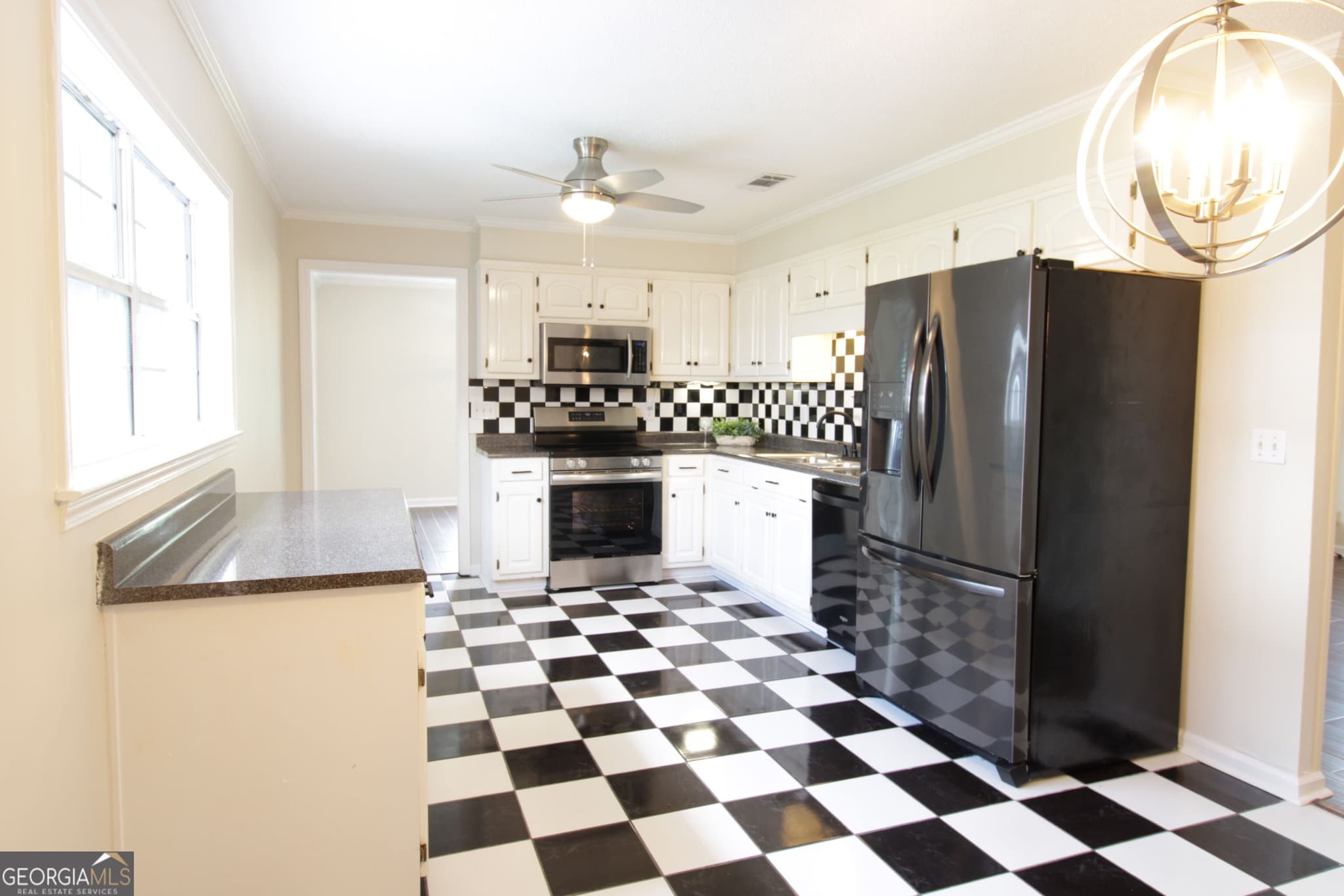 3 bedroom, 2 bathroom, 2,032 sq ft single family residence for sale at 1925 Elaine Avenue, Waycross, GA 31503 — photo 6