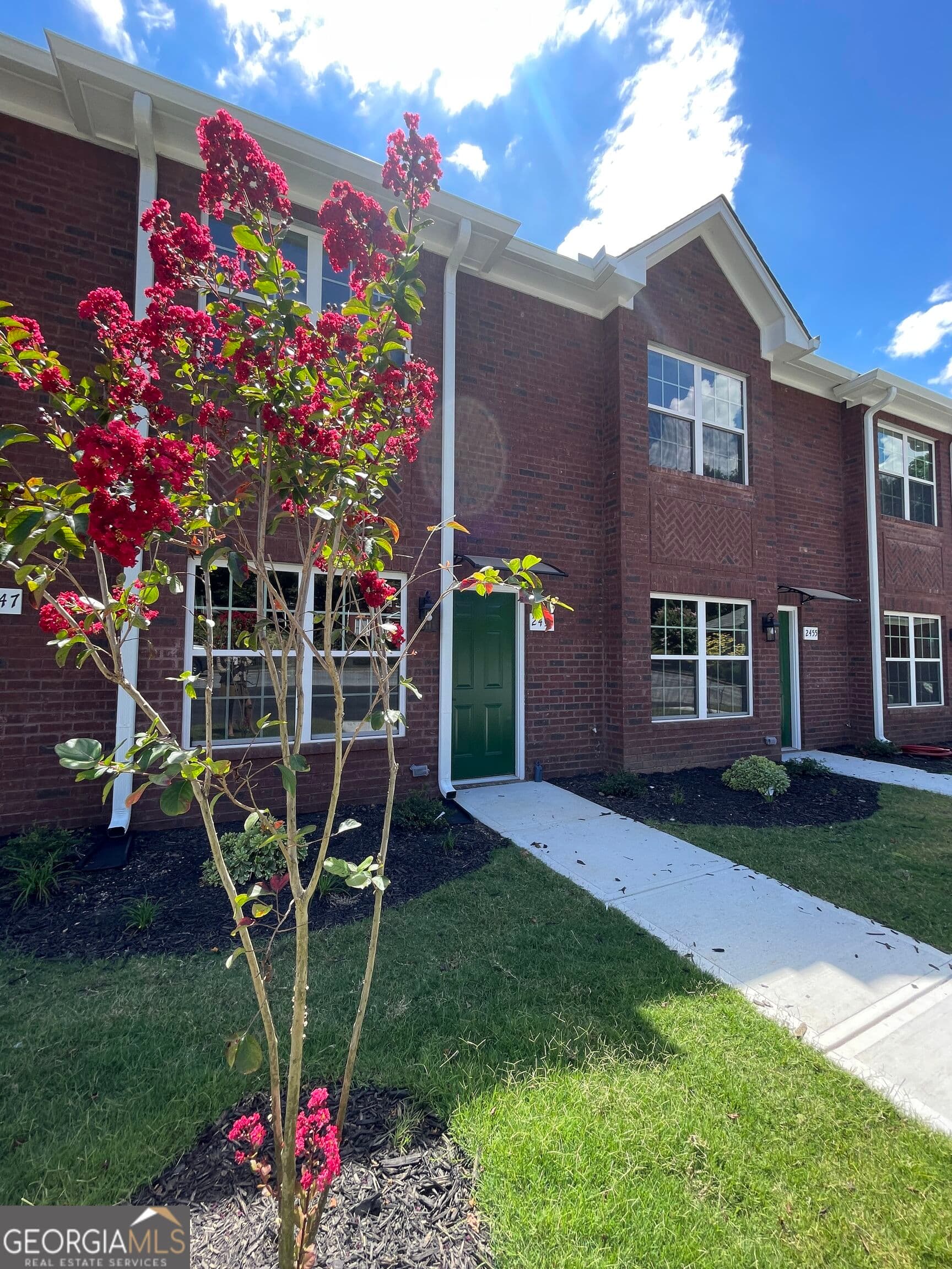 3 bedroom, 2 bathroom, 1,500 sq ft condominium for sale at 2451 Terrace View, Gainesville, GA 30501 — photo 1 of 38