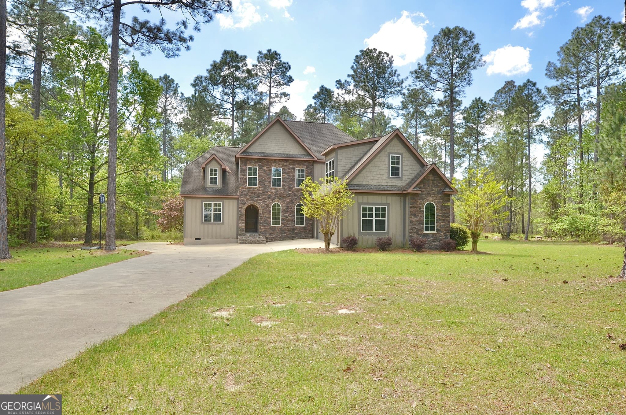 6 bedroom, 4 bathroom, 3,391 sq ft single family residence for sale at 438 Highland Lakes Drive, Eastman, GA 31023 — photo 2