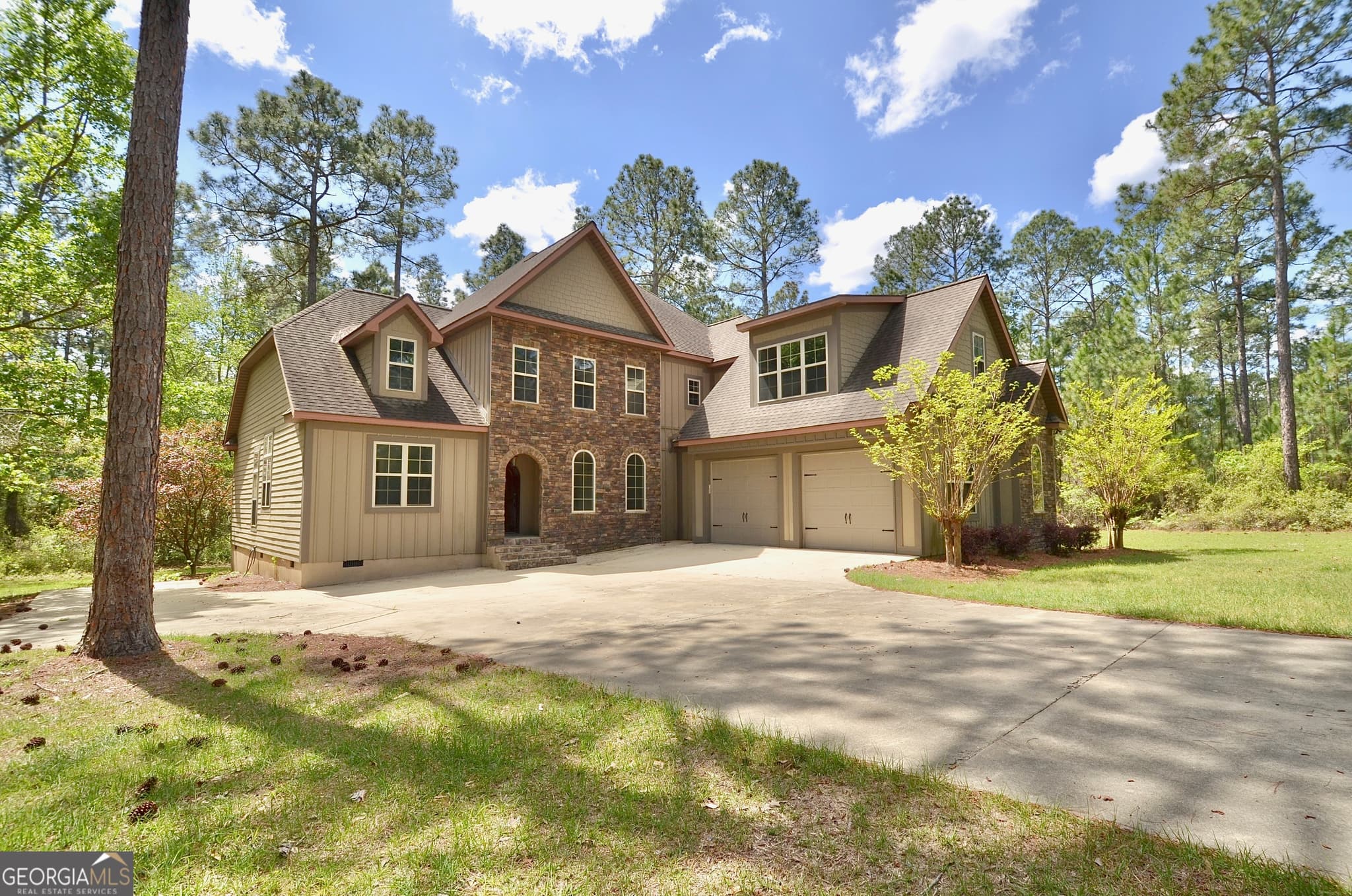 6 bedroom, 4 bathroom, 3,391 sq ft single family residence for sale at 438 Highland Lakes Drive, Eastman, GA 31023