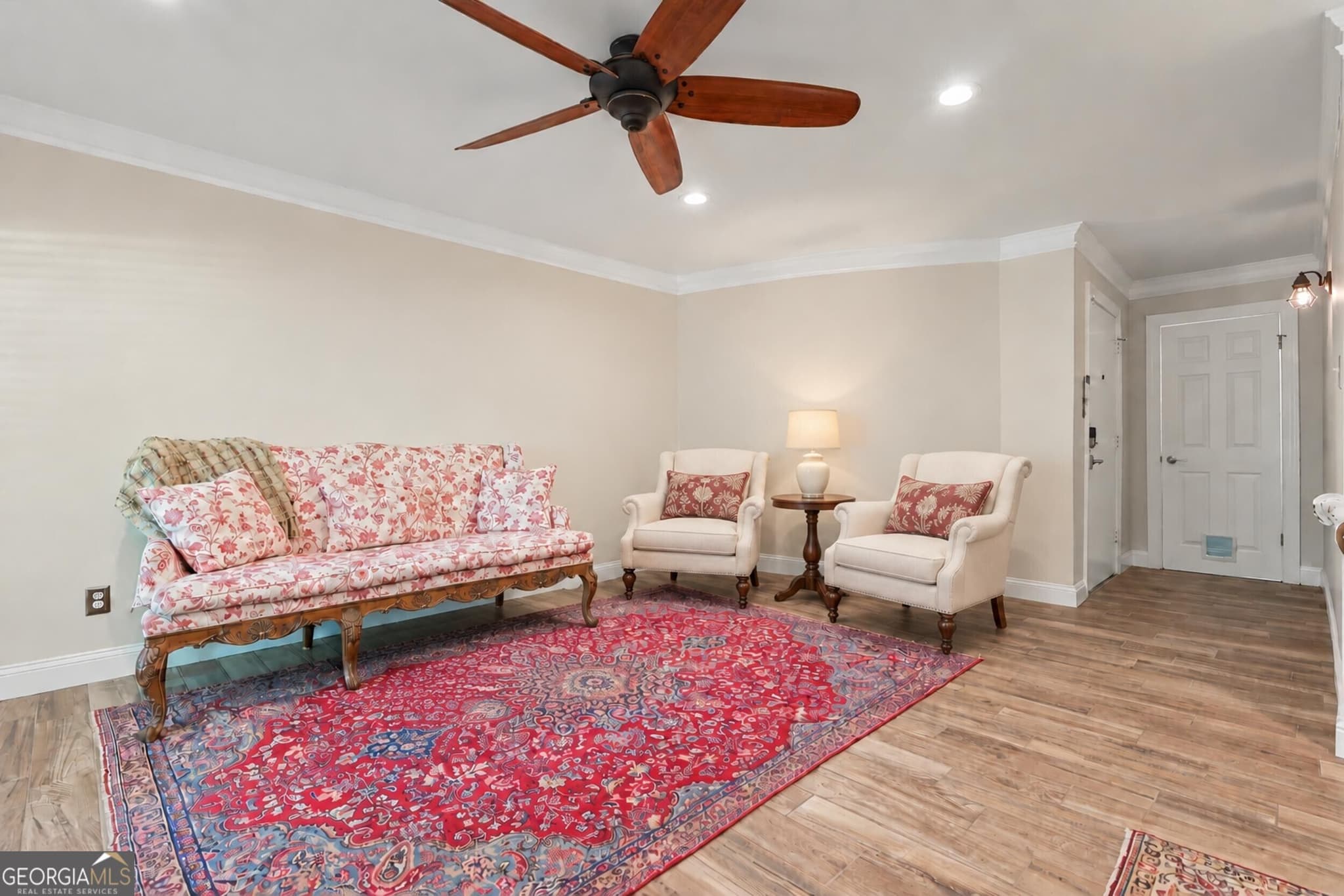 2 bedroom, 2 bathroom, 1,039 sq ft condominium for sale at 5400 Roswell Road N9, Sandy Springs, GA 30342 — photo 3