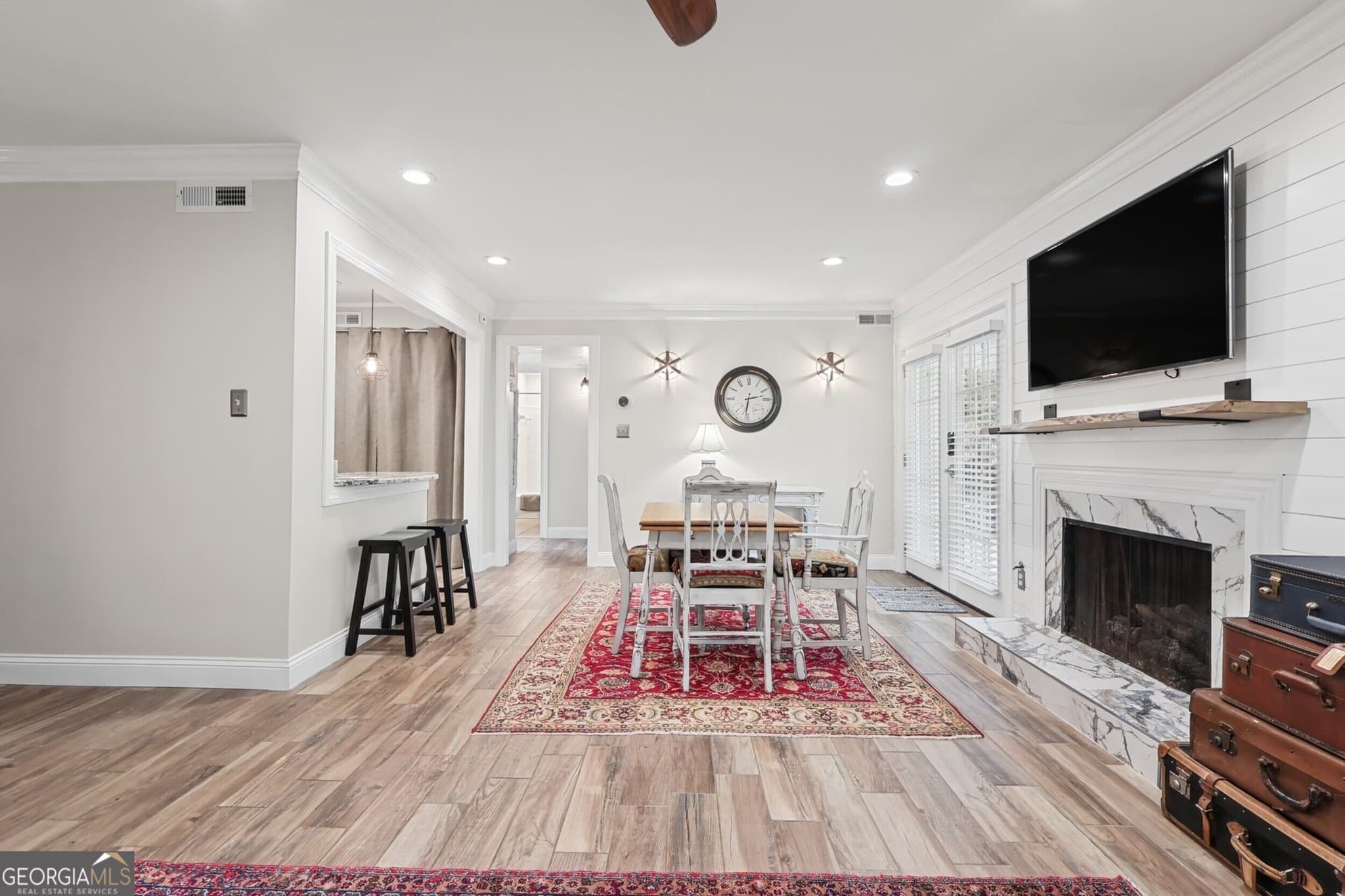 2 bedroom, 2 bathroom, 1,039 sq ft condominium for sale at 5400 Roswell Road N9, Sandy Springs, GA 30342 — photo 5