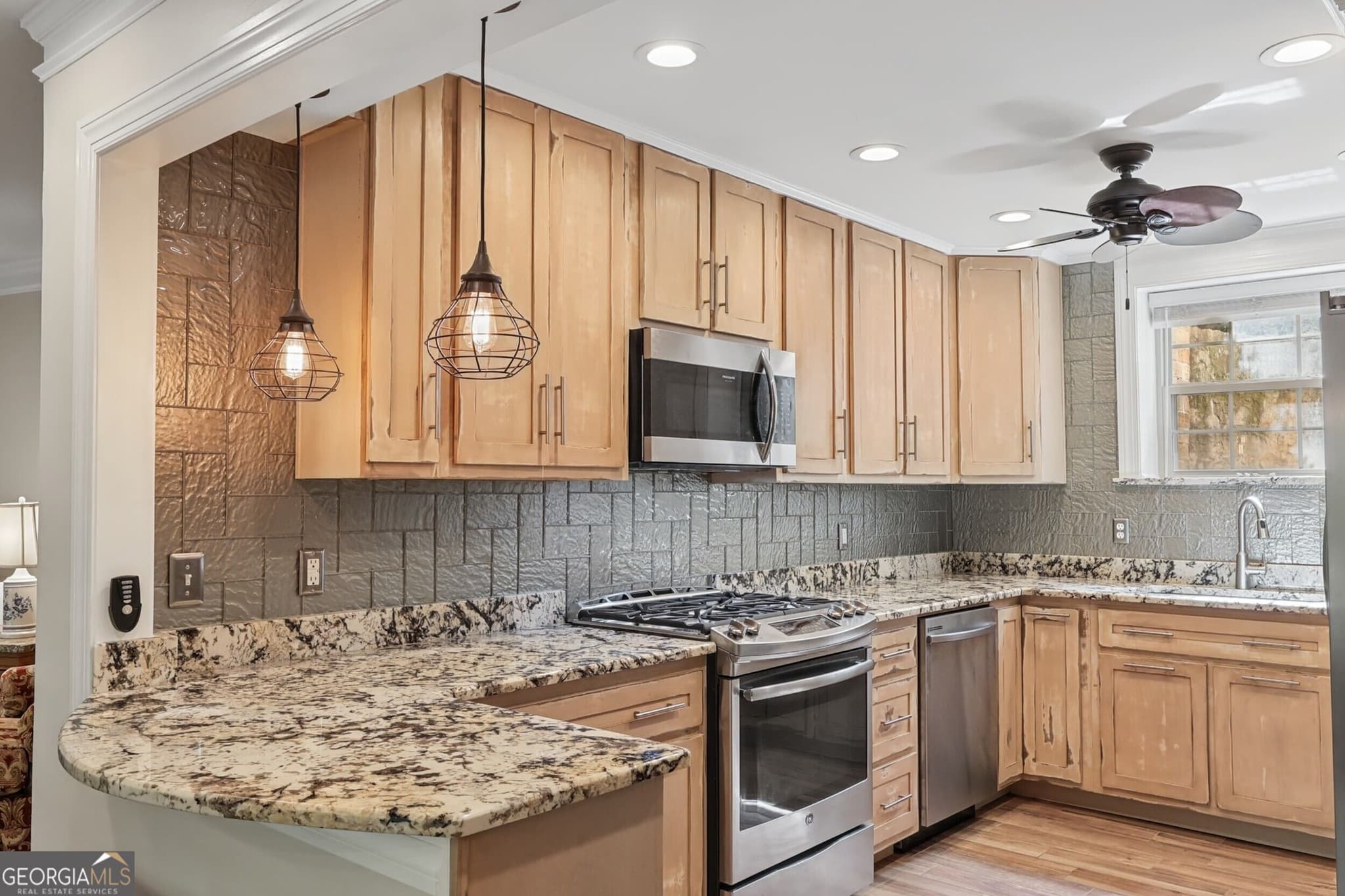 2 bedroom, 2 bathroom, 1,039 sq ft condominium for sale at 5400 Roswell Road N9, Sandy Springs, GA 30342 — photo 9