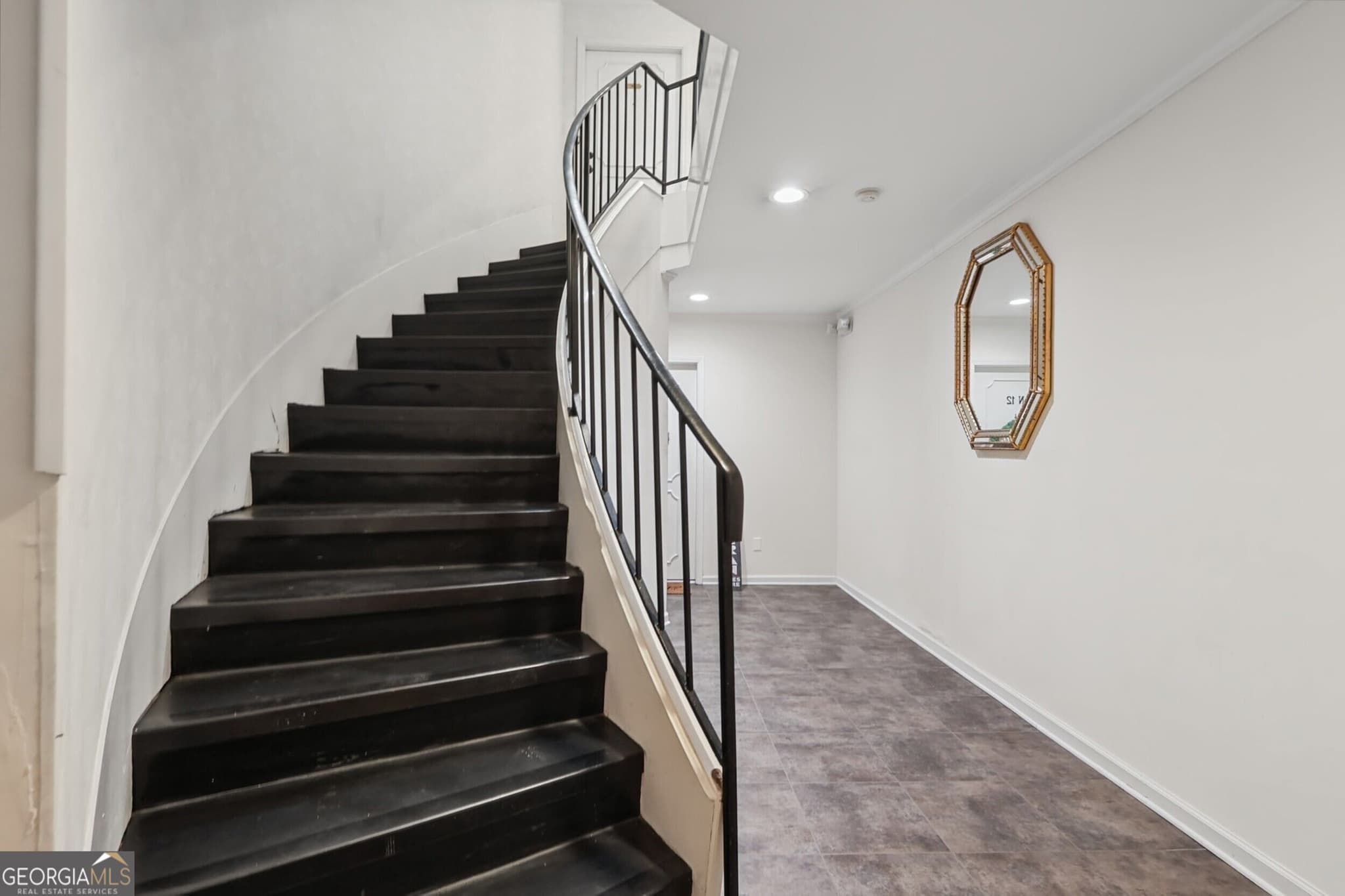 2 bedroom, 2 bathroom, 1,039 sq ft condominium for sale at 5400 Roswell Road N9, Sandy Springs, GA 30342 — photo 4