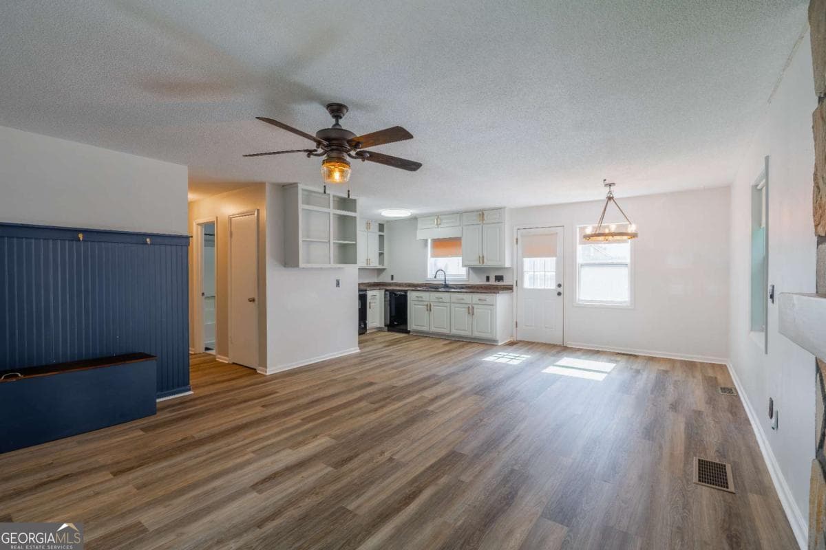 3 bedroom, 2 bathroom, 1,334 sq ft single family residence for sale at 3230 Halifax Drive, Cumming, GA 30041 — photo 6
