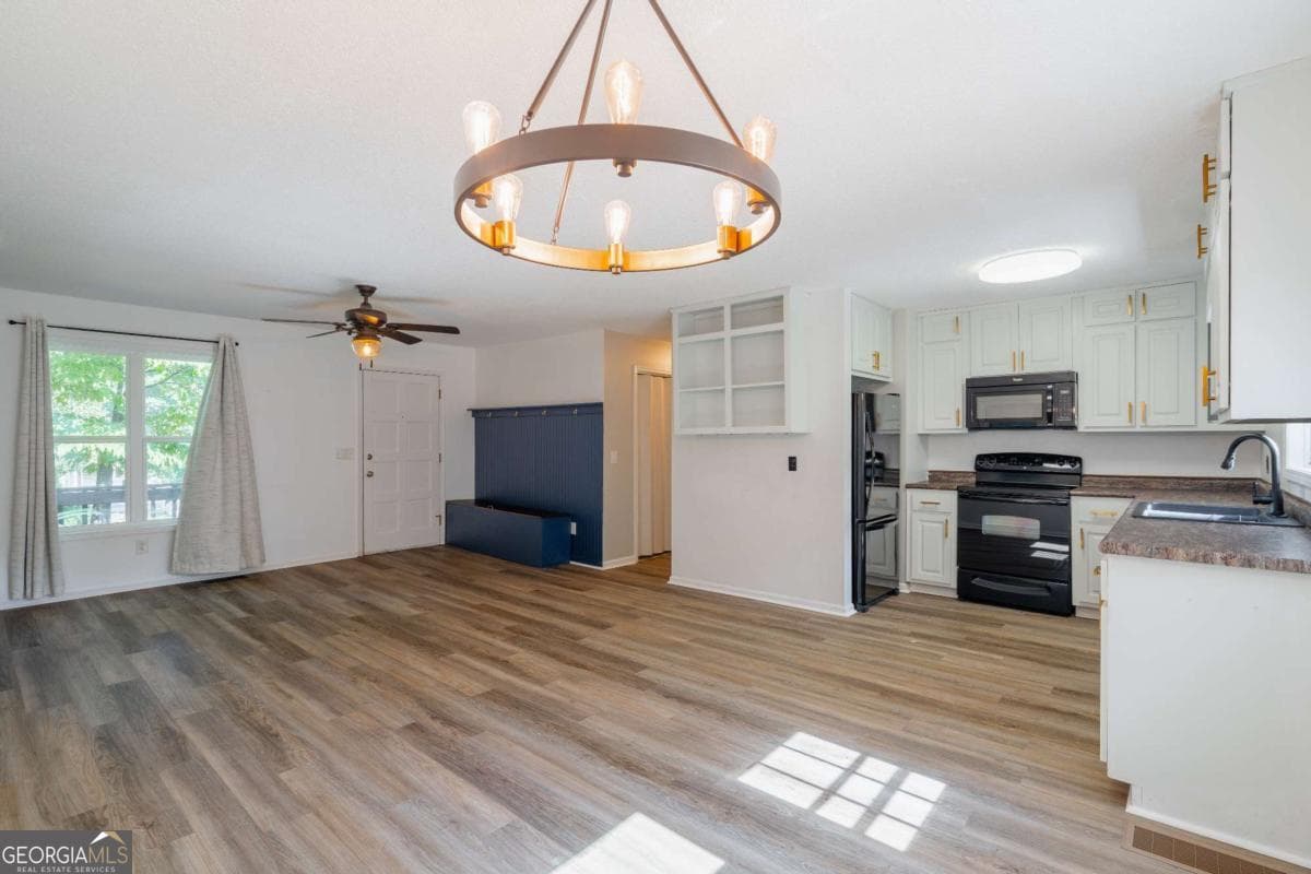 3 bedroom, 2 bathroom, 1,334 sq ft single family residence for sale at 3230 Halifax Drive, Cumming, GA 30041 — photo 5