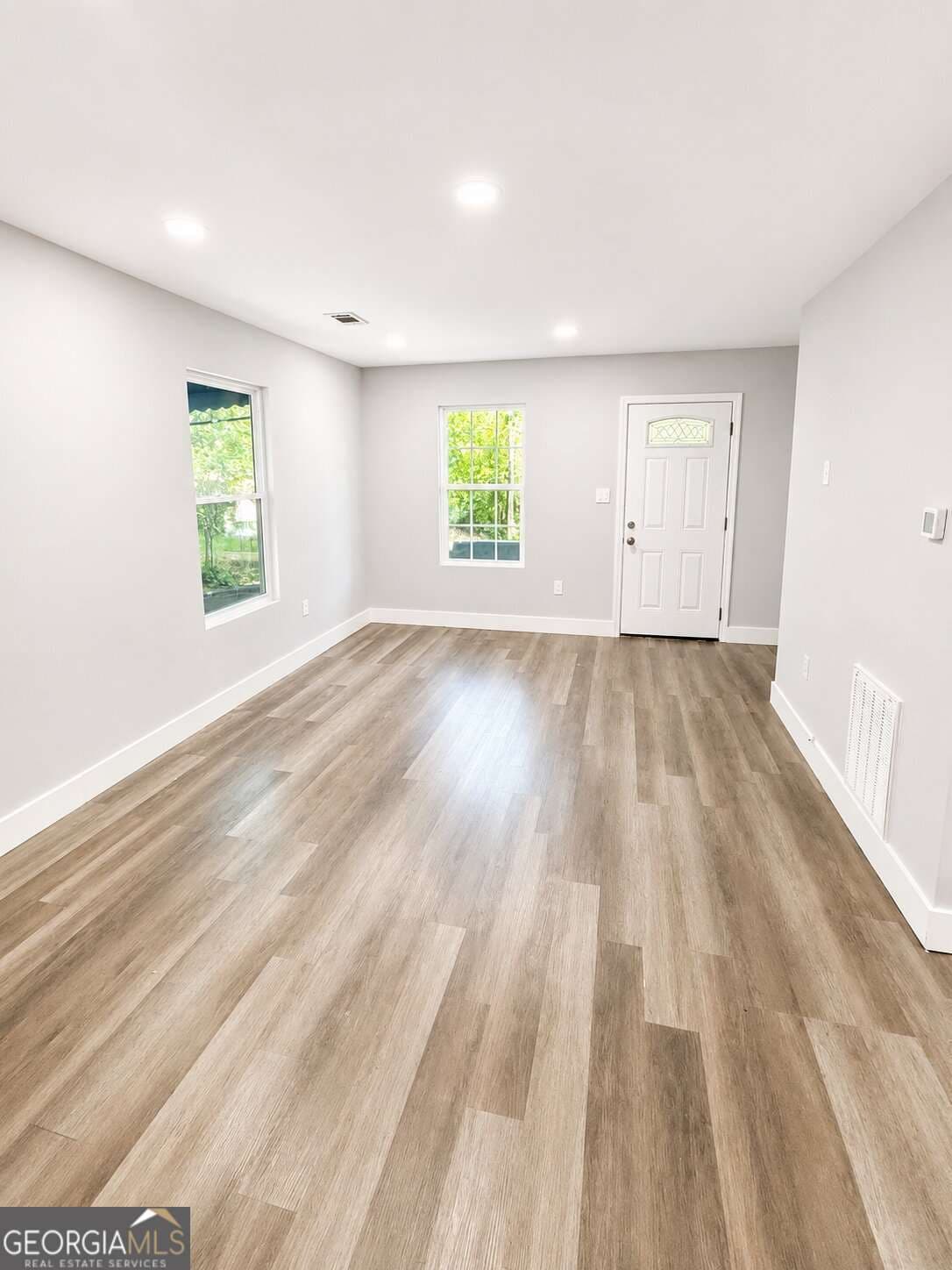 3 bedroom, 2 bathroom, 925 sq ft single family residence for sale at 342 Lincoln Street, Atlanta, GA 30315 — photo 2