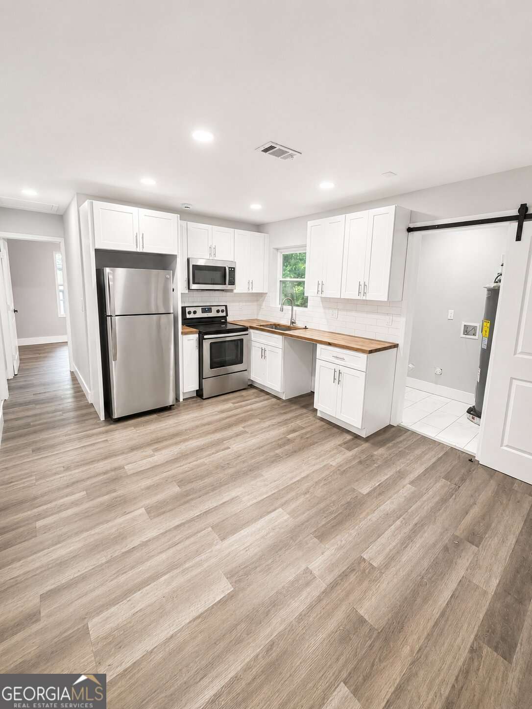 3 bedroom, 2 bathroom, 925 sq ft single family residence for sale at 342 Lincoln Street, Atlanta, GA 30315 — photo 7