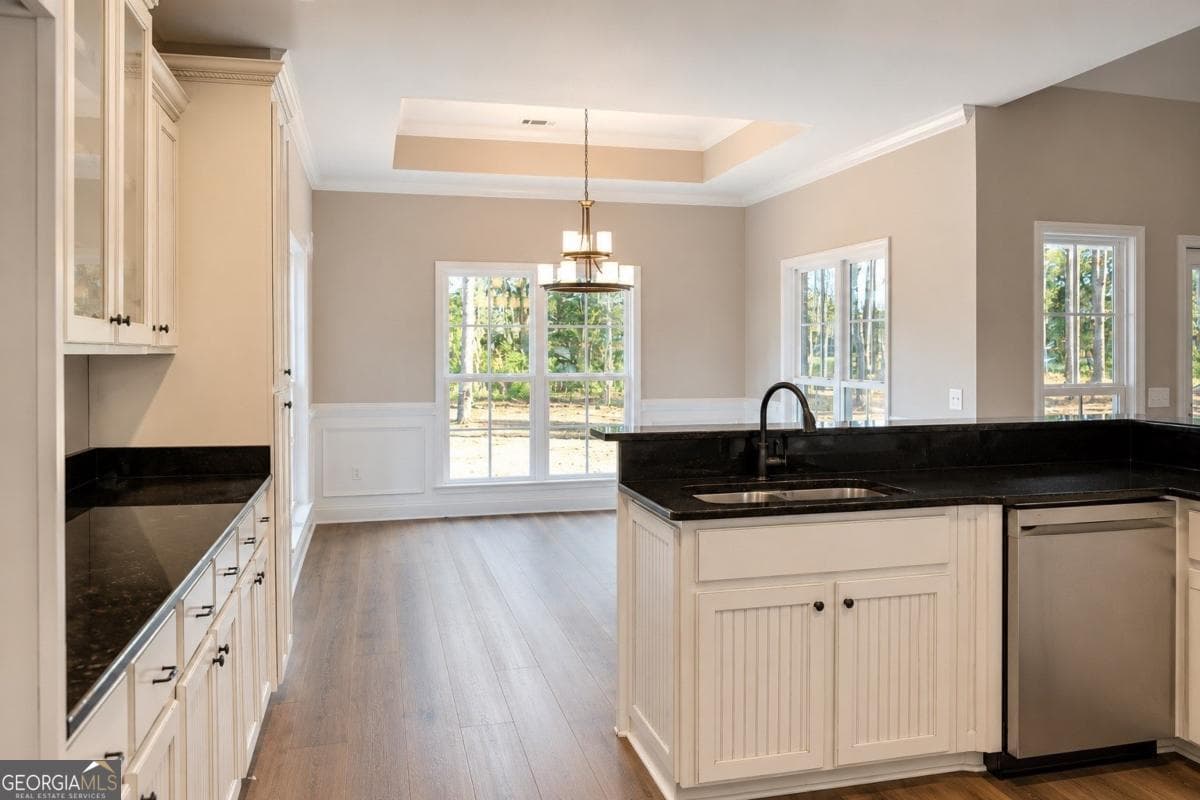 4 bedroom, 3 bathroom, 2,800 sq ft single family residence under contract at 5212 Canady Court, Statesboro, GA 30461 — photo 4