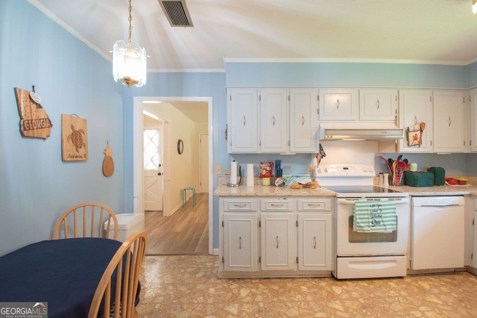 3 bedroom, 2 bathroom, 1,570 sq ft single family residence for sale at 2300 Walnut Lane, Waycross, GA 31501 — photo 9