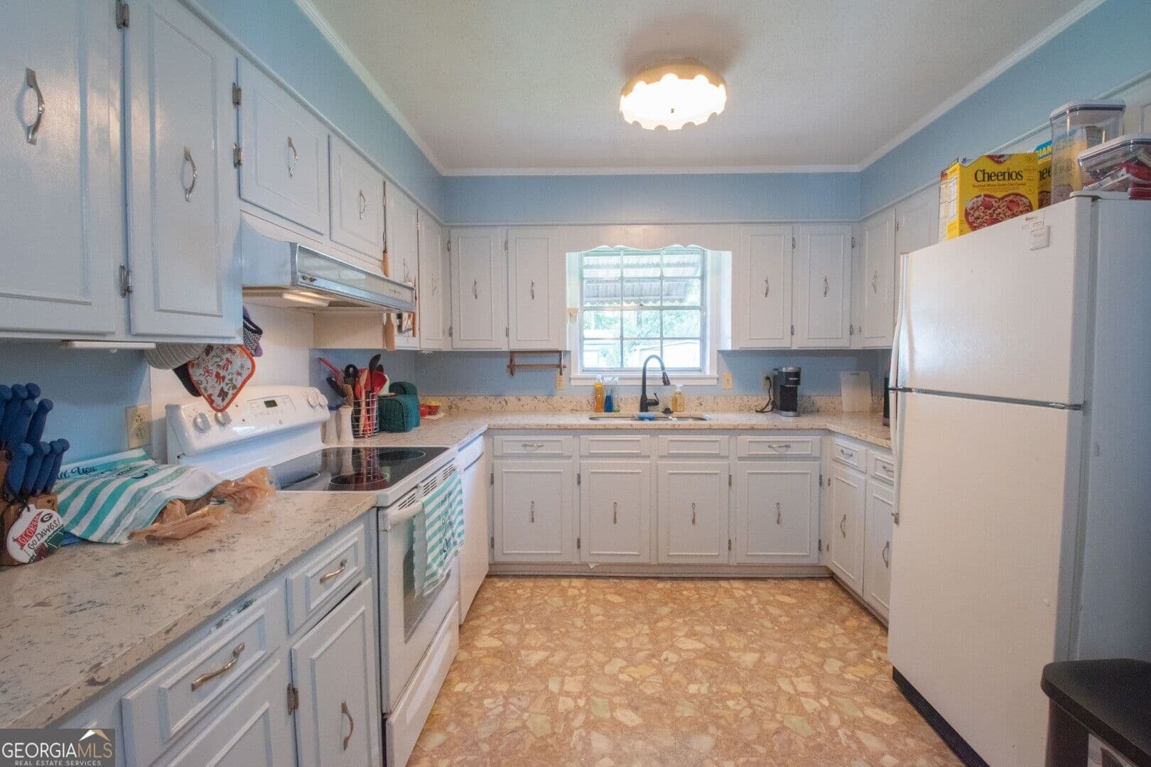 3 bedroom, 2 bathroom, 1,570 sq ft single family residence for sale at 2300 Walnut Lane, Waycross, GA 31501 — photo 8