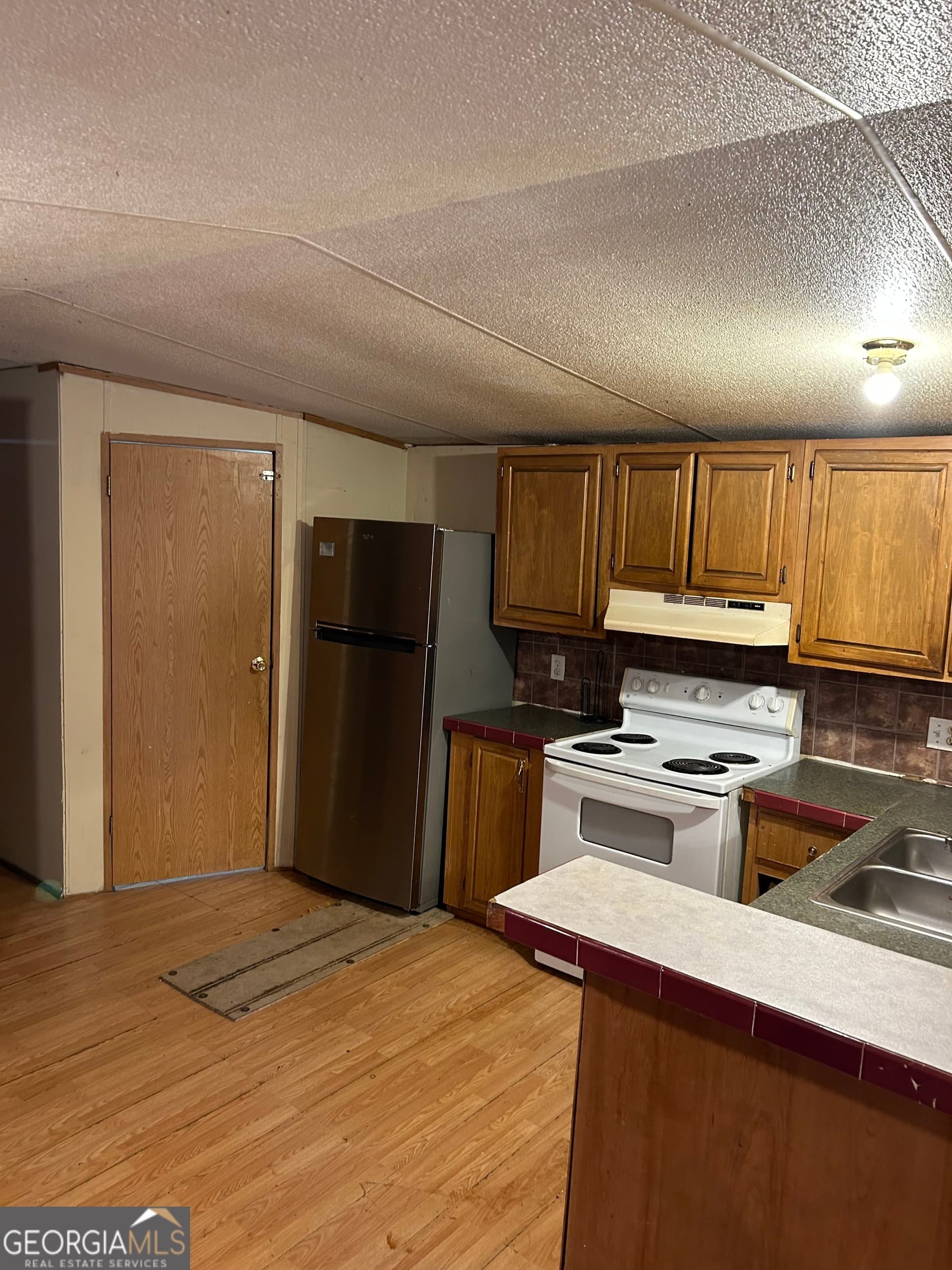 3 bedroom, 2 bathroom, 1,216 sq ft manufactured home,single family residence for sale at 54 Skyland Drive, Locust Grove, GA 30248 — photo 2