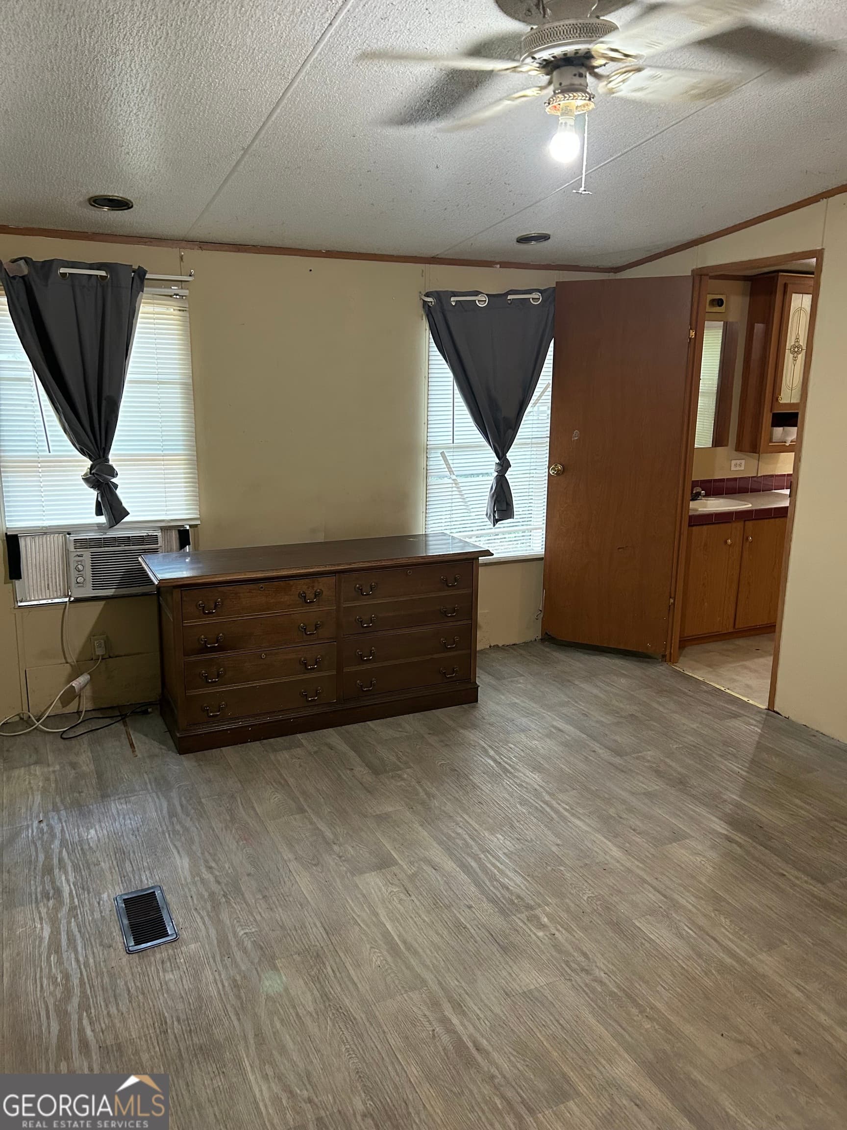 3 bedroom, 2 bathroom, 1,216 sq ft manufactured home,single family residence for sale at 54 Skyland Drive, Locust Grove, GA 30248 — photo 4