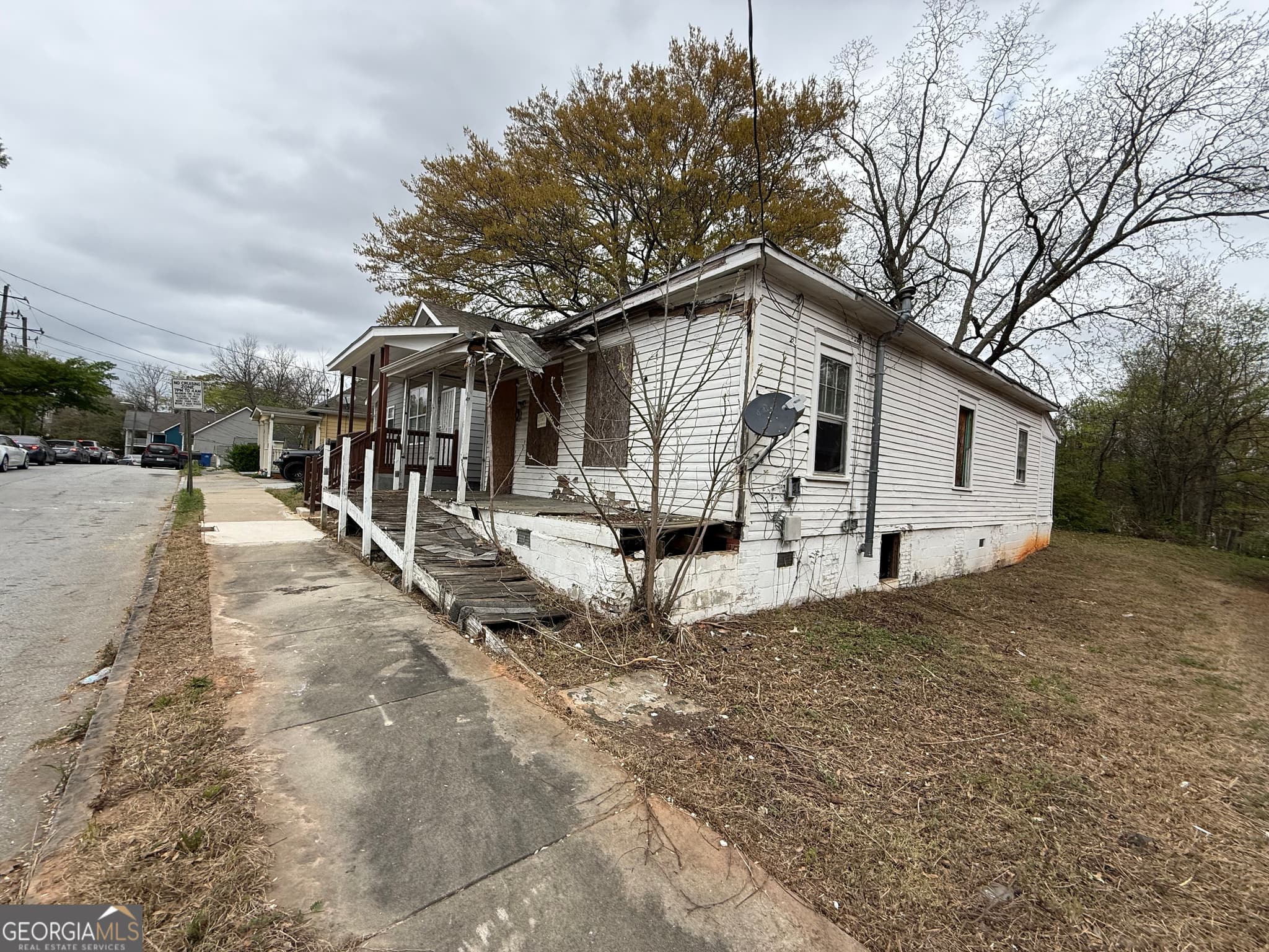3 bedroom, 2 bathroom, 1,100 sq ft single family residence for sale at 928 Welch Street, Atlanta, GA 30310 — photo 7