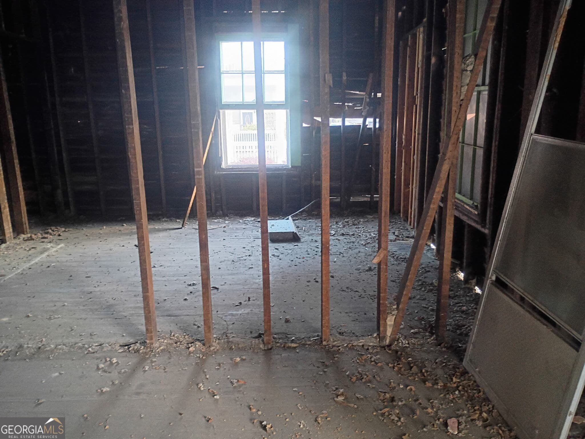 3 bedroom, 2 bathroom, 1,100 sq ft single family residence for sale at 928 Welch Street, Atlanta, GA 30310 — photo 4